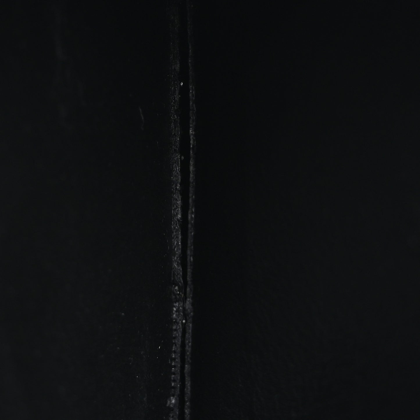 Grain De Poudre Matelasse Chevron Monogram Credit Card Case Black