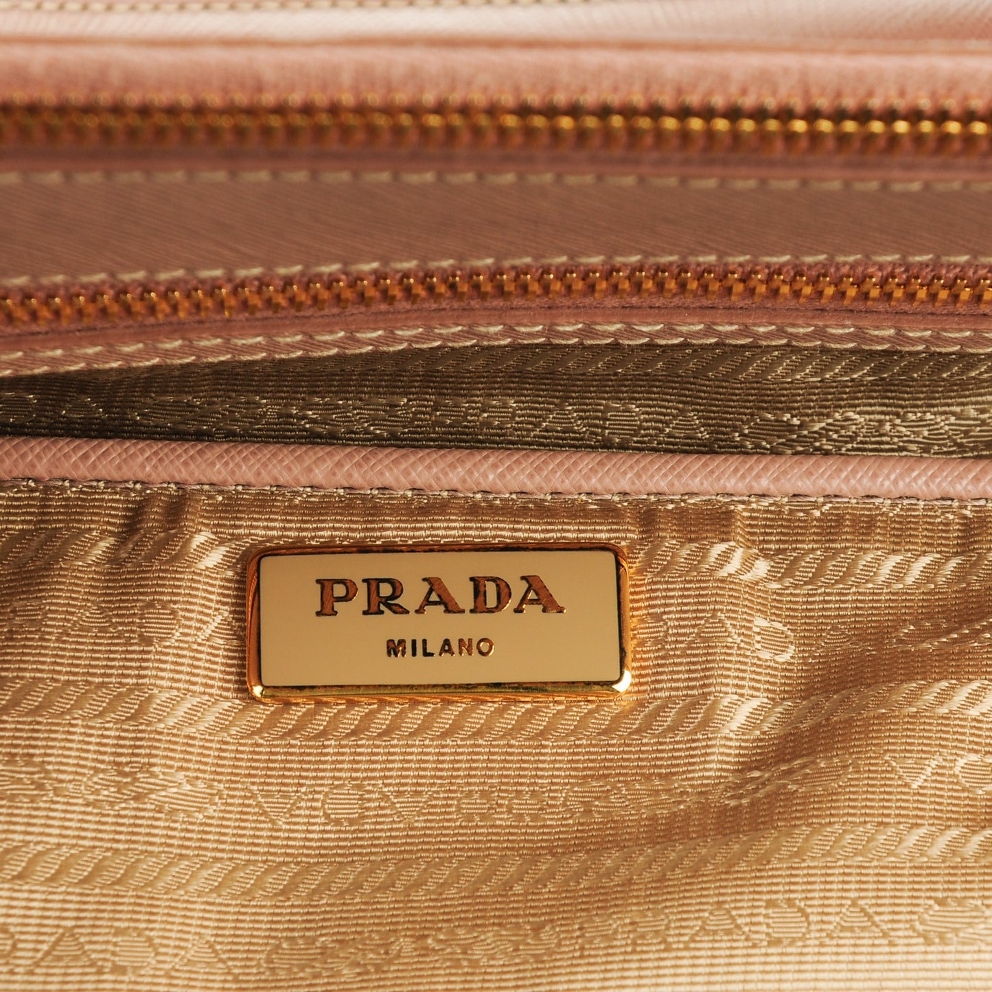 Saffiano Medium Galleria Double Zip Tote Cammeo
