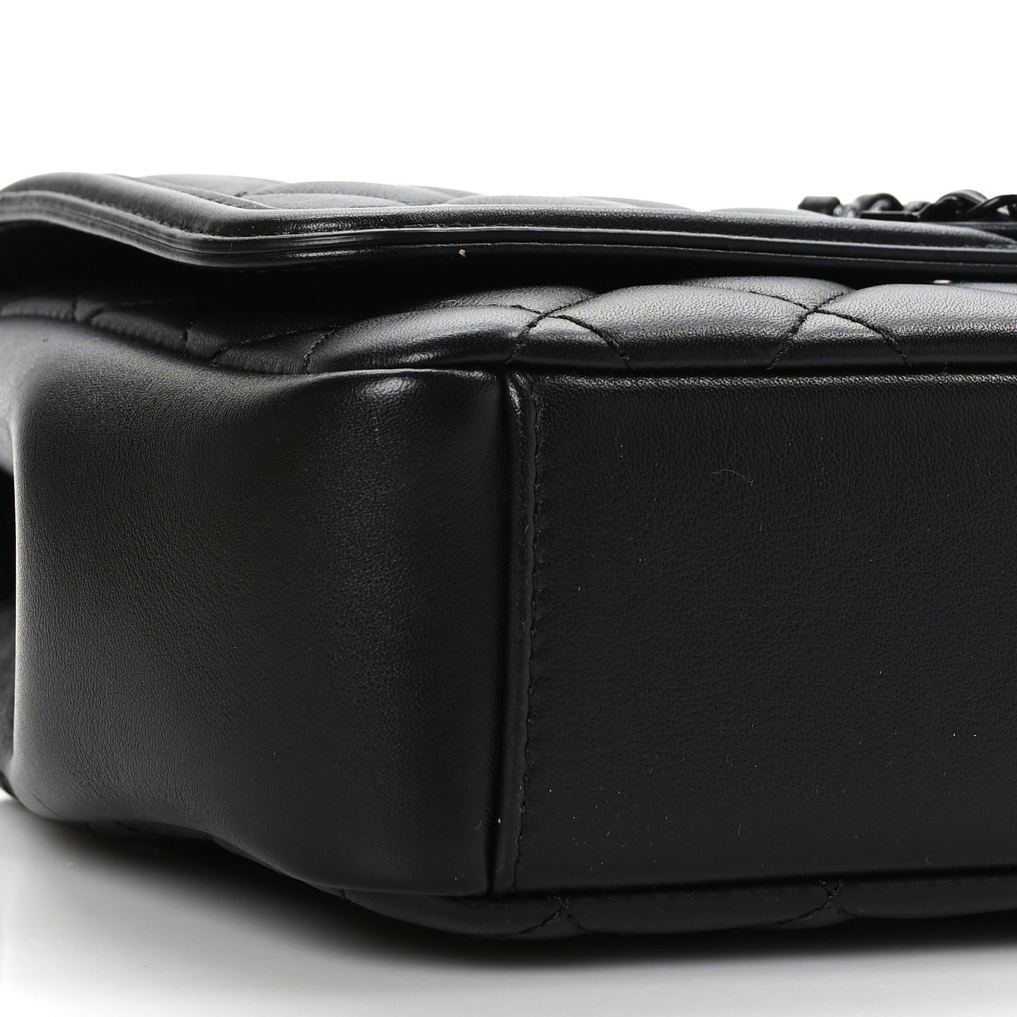 Lambskin Quilted Medium CC Filigree Flap Black