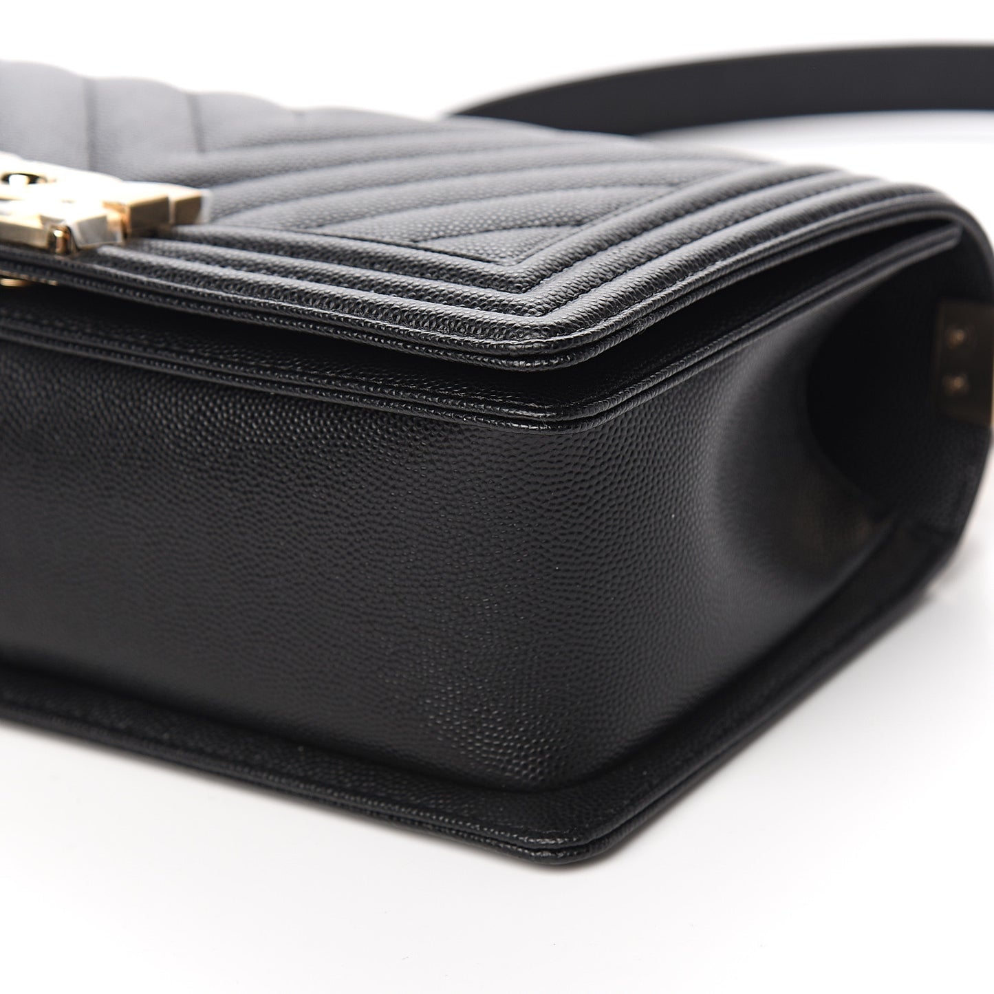 Caviar Chevron Quilted Medium Boy Flap Black