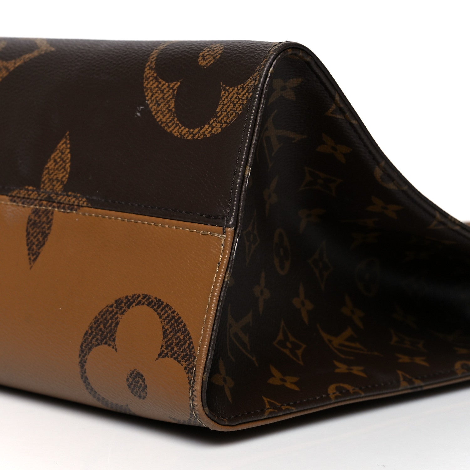 Louis Vuitton Reverse Monogram Giant Onthego MM 9 of 14