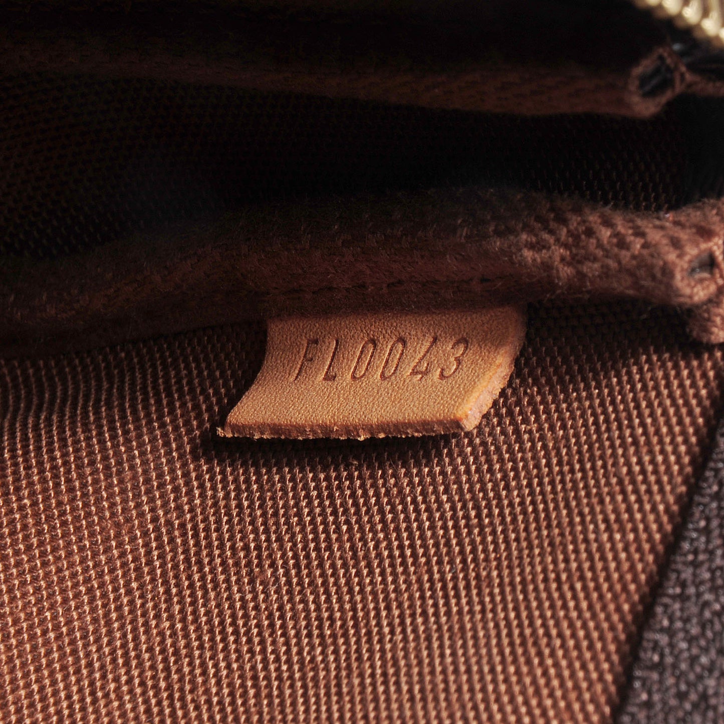 Monogram Petit Bucket 23
