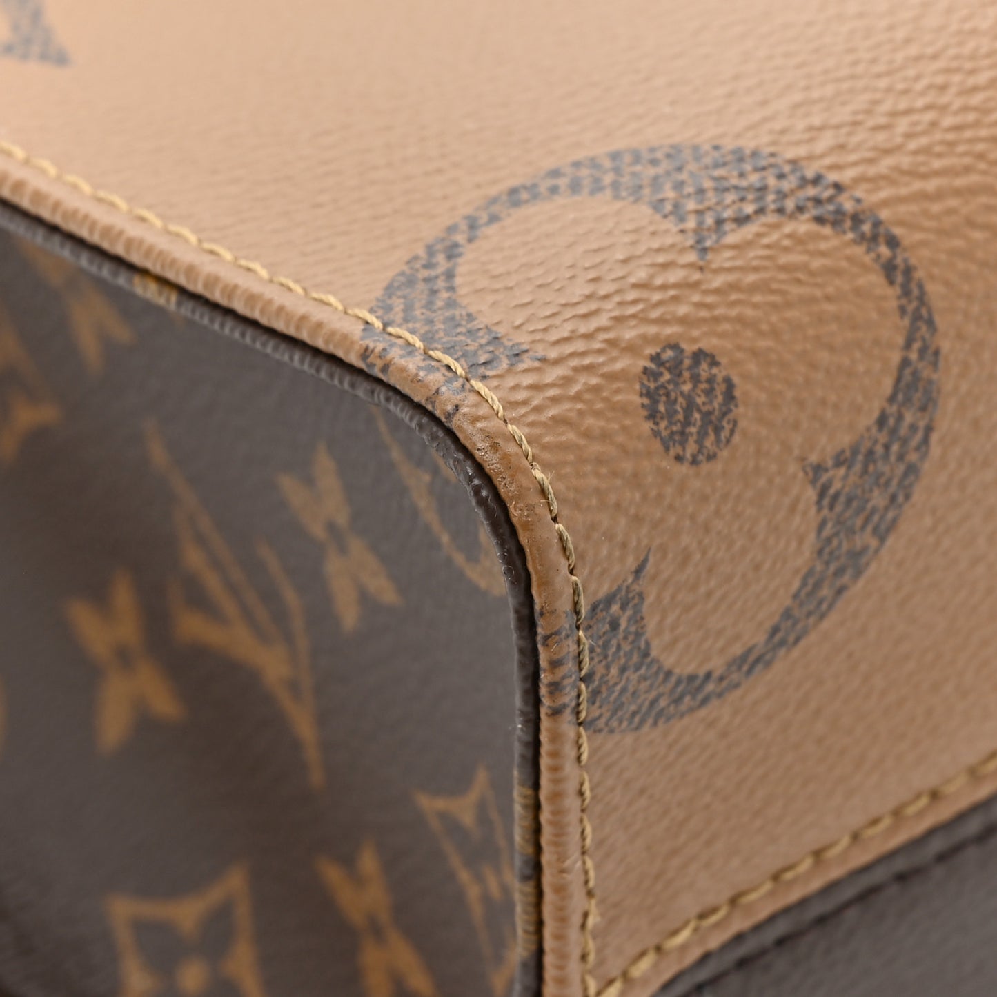 Reverse Monogram Giant Onthego PM