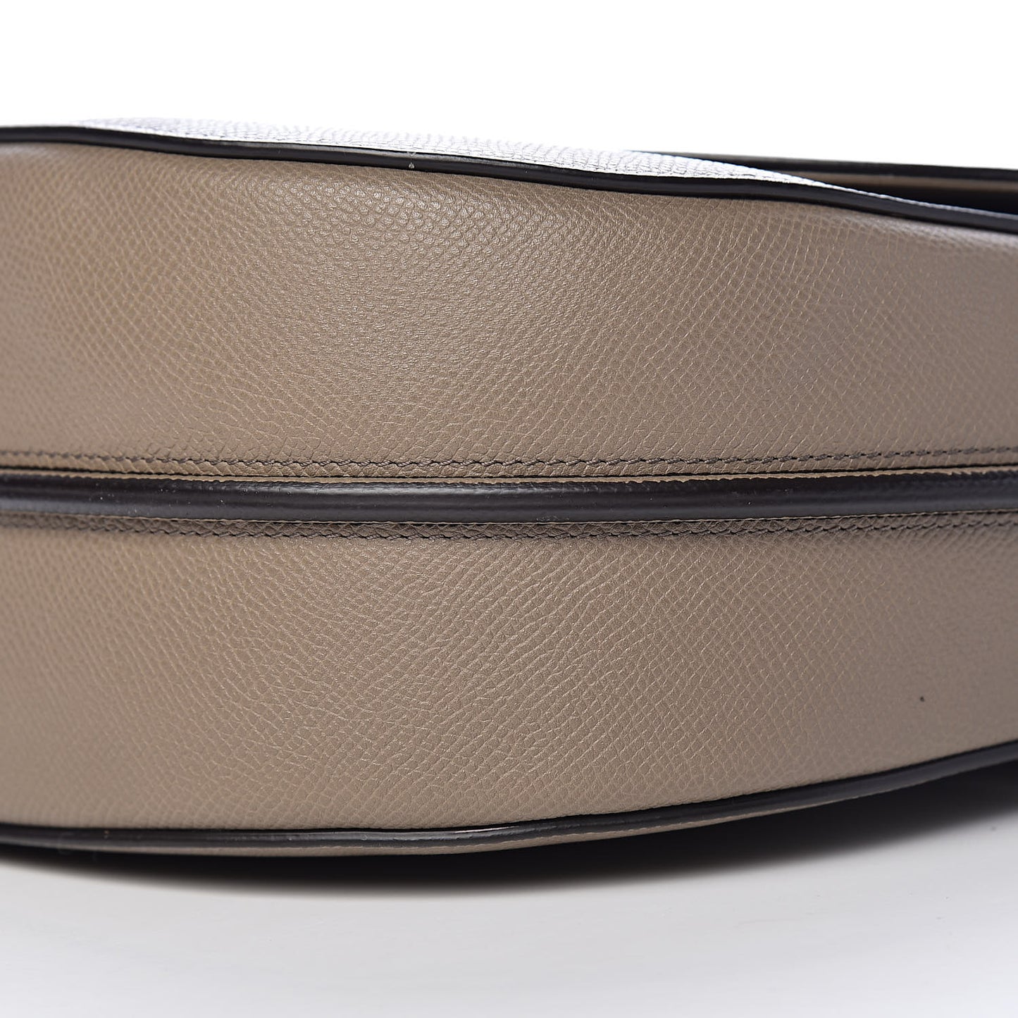 Grained Calfskin Medium Trotteur Taupe