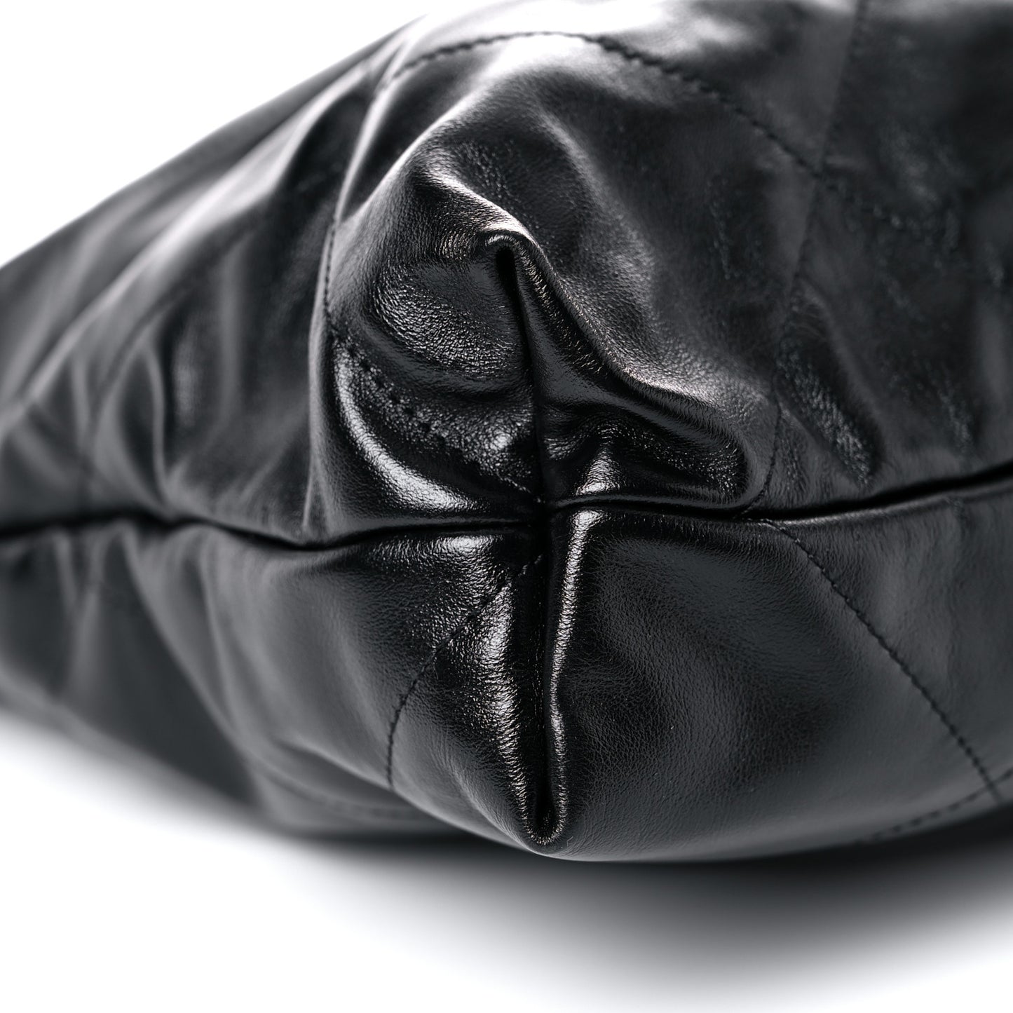 Shiny Calfskin Quilted Chanel 22 Black