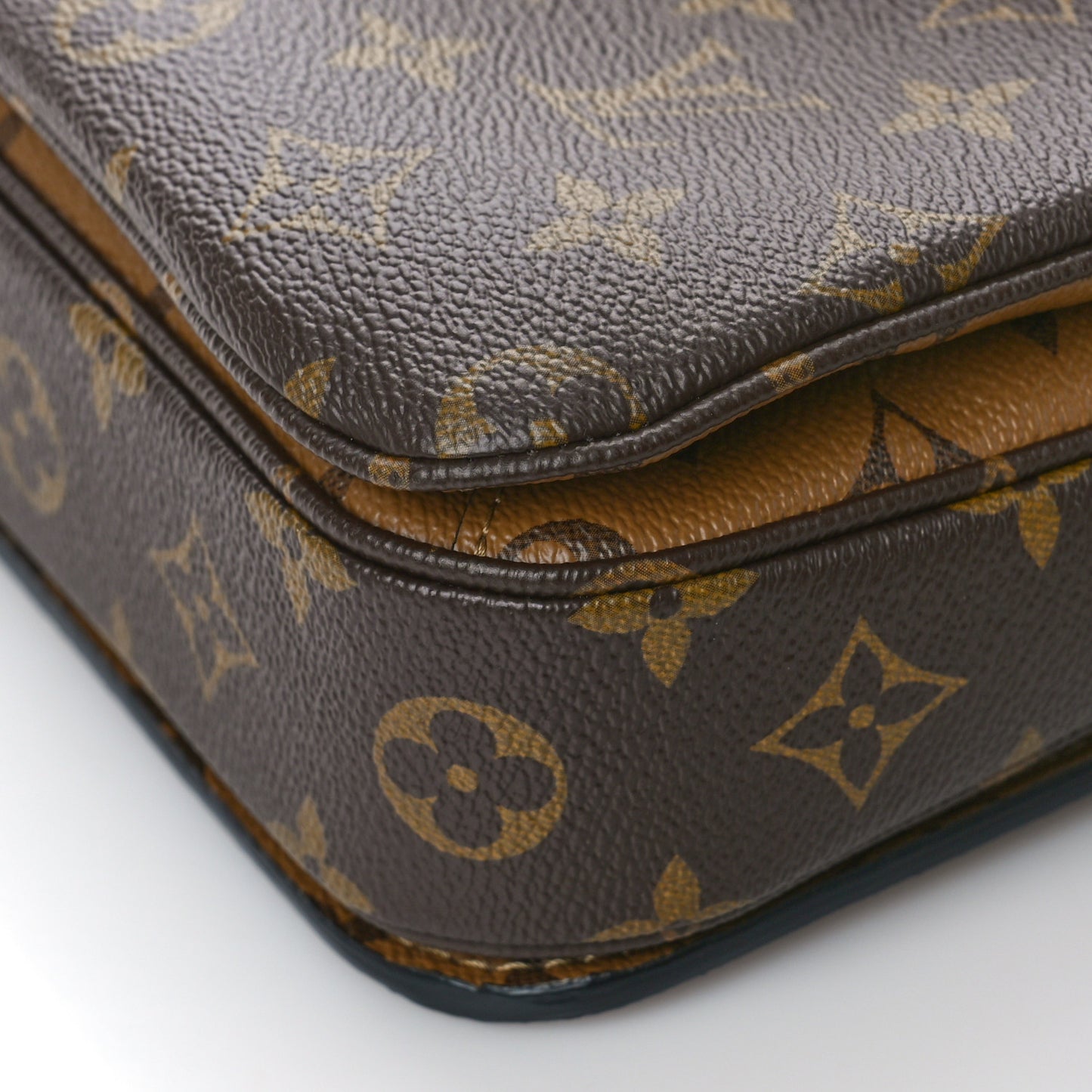 Reverse Monogram Pochette Metis