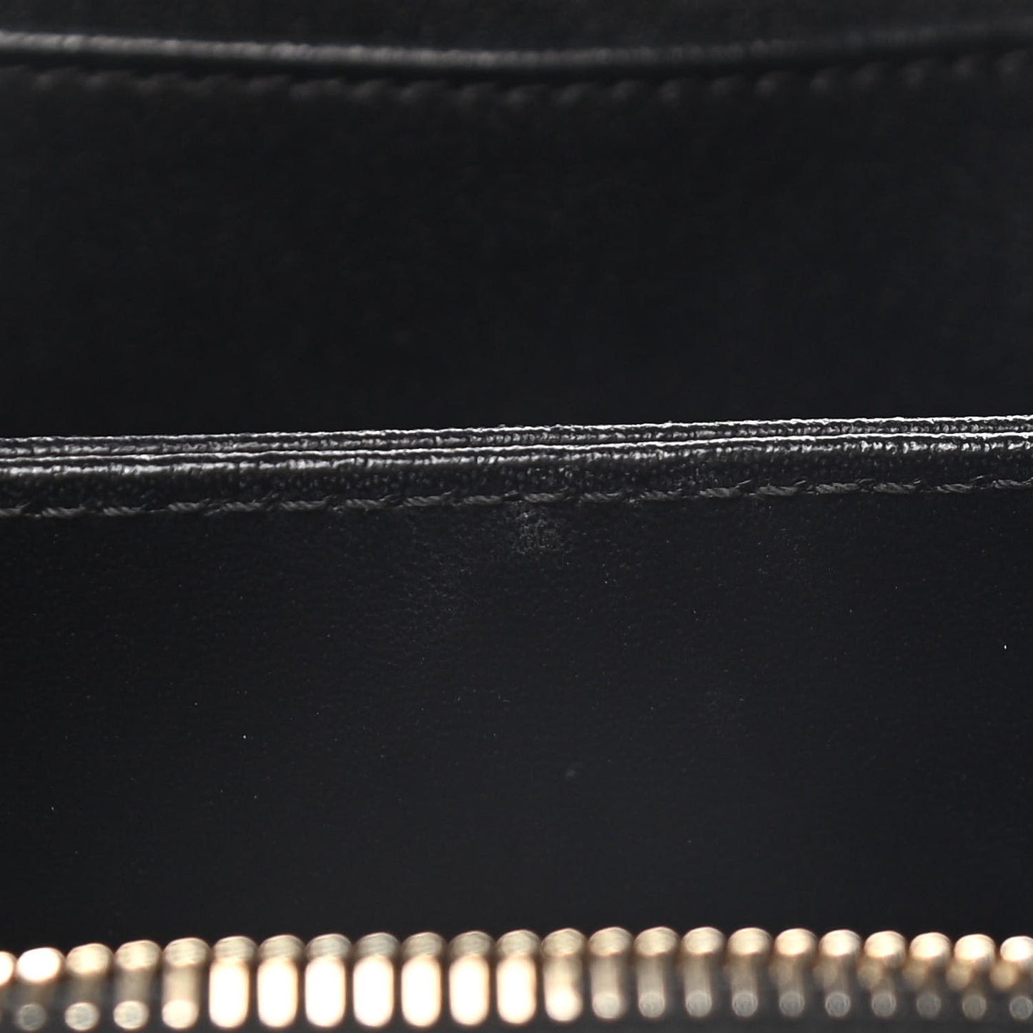 Caviar Quilted Small CC Filigree Vanity Case Black