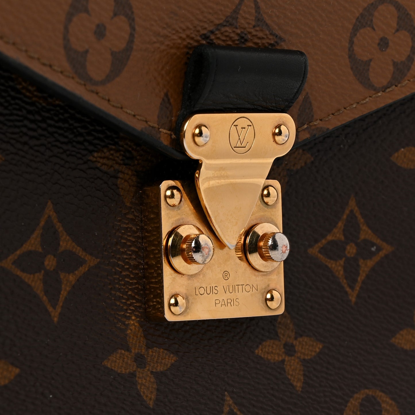 Reverse Monogram Pochette Metis