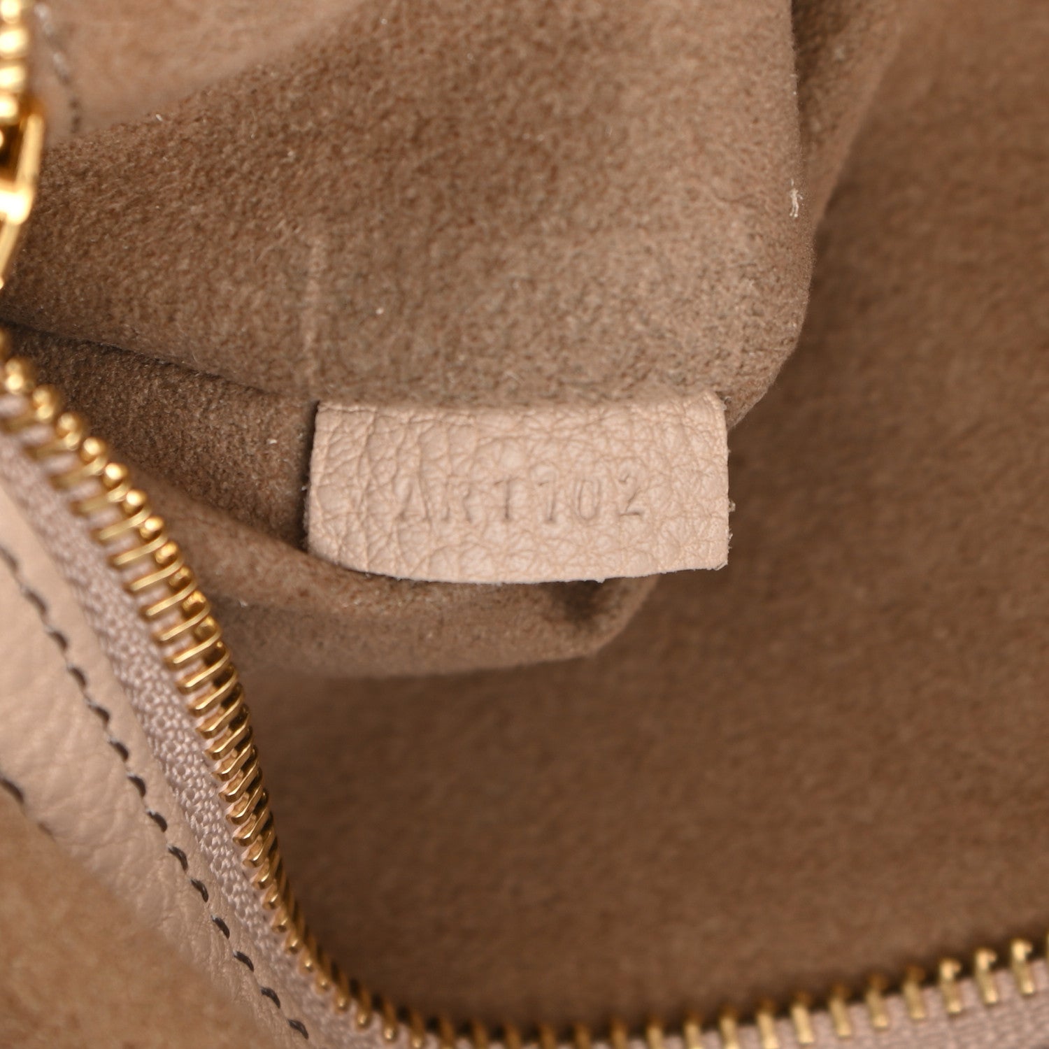 Louis Vuitton Mahina Selene MM Sandy 9 of 15