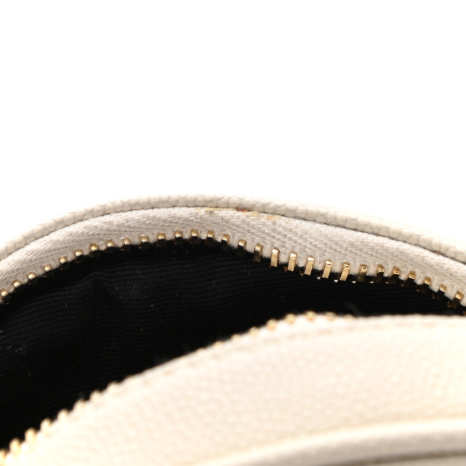 Saint Laurent Grain De Poudre Matelasse Chevron Quilted Round Vinyle Camera Bag Crema Soft 11 of 11