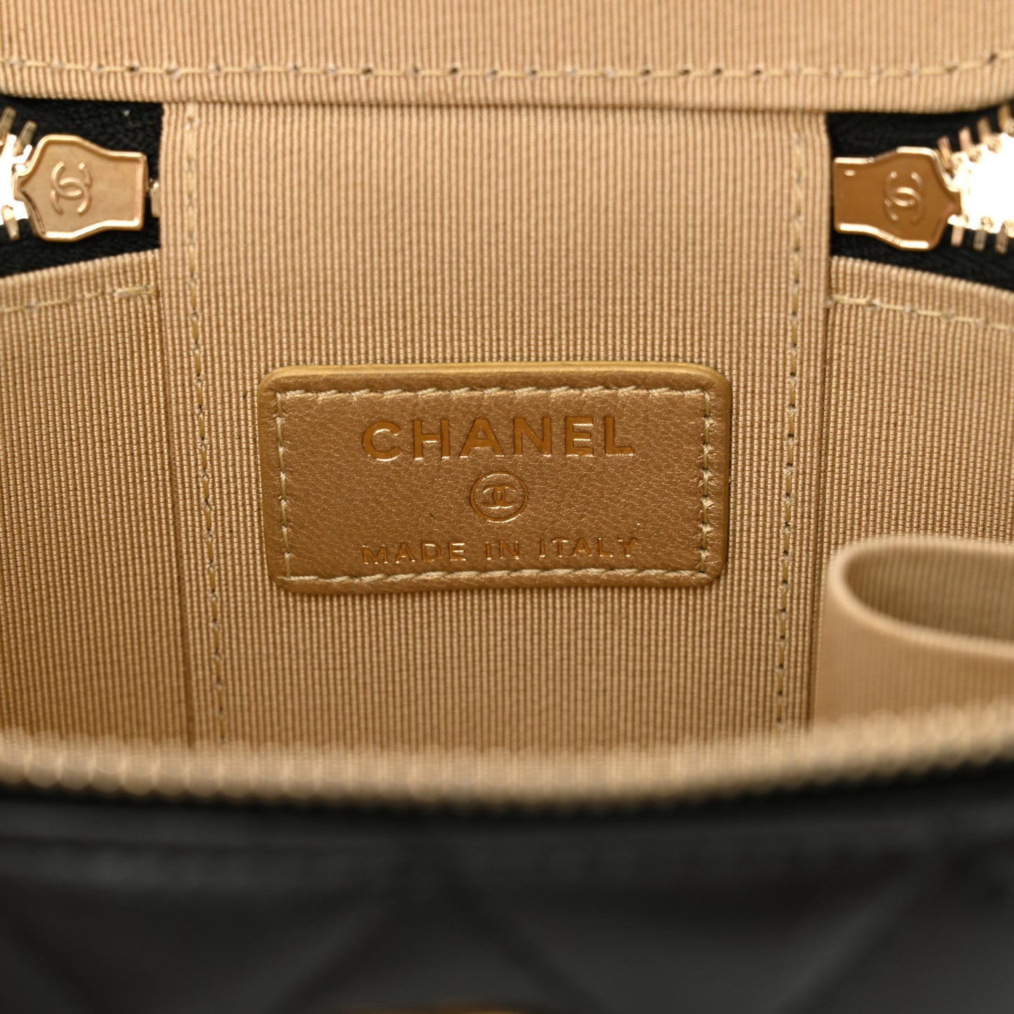 Lambskin Quilted Mini Pearl Crush Vanity Case With Chain Black