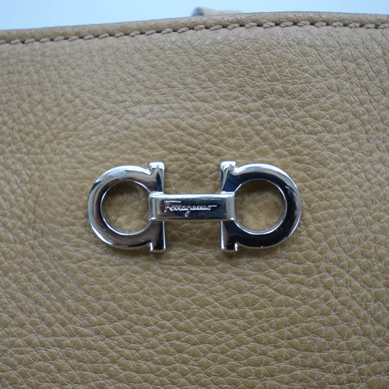 FASHIONPHILE SALVATOREFERRAGAMOLeatherGinaNorthToSouthToteTan 8 of 11