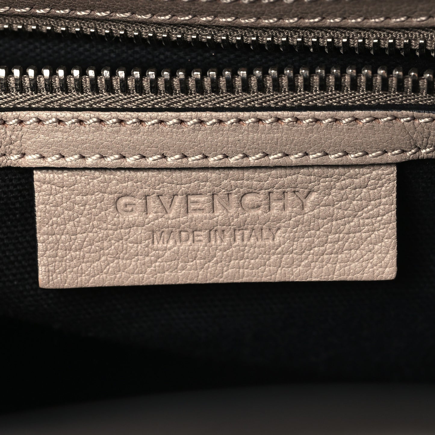 Sugar Goatskin Medium Antigona Sand