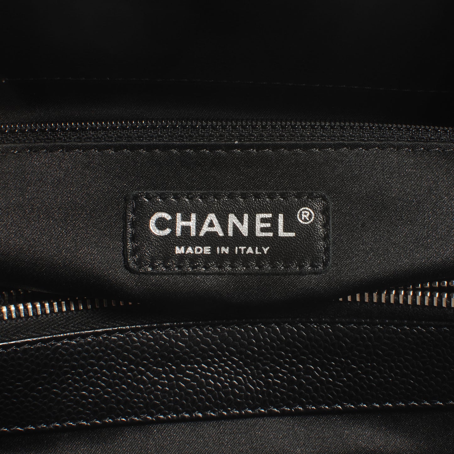 Caviar XL Grand Shopping Tote GST Black