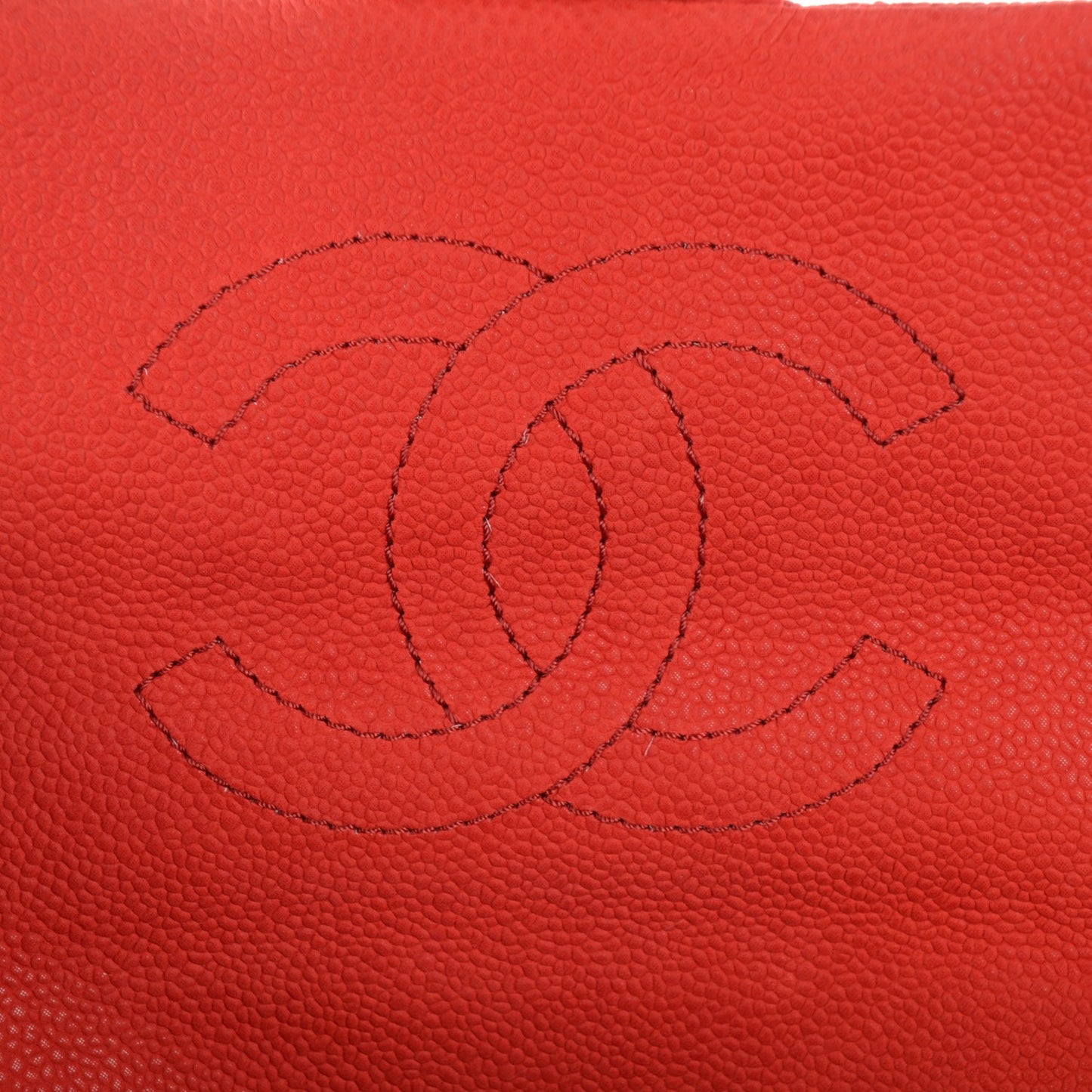 Iridescent Caviar Quilted Medium Chic Quilt Flap Red