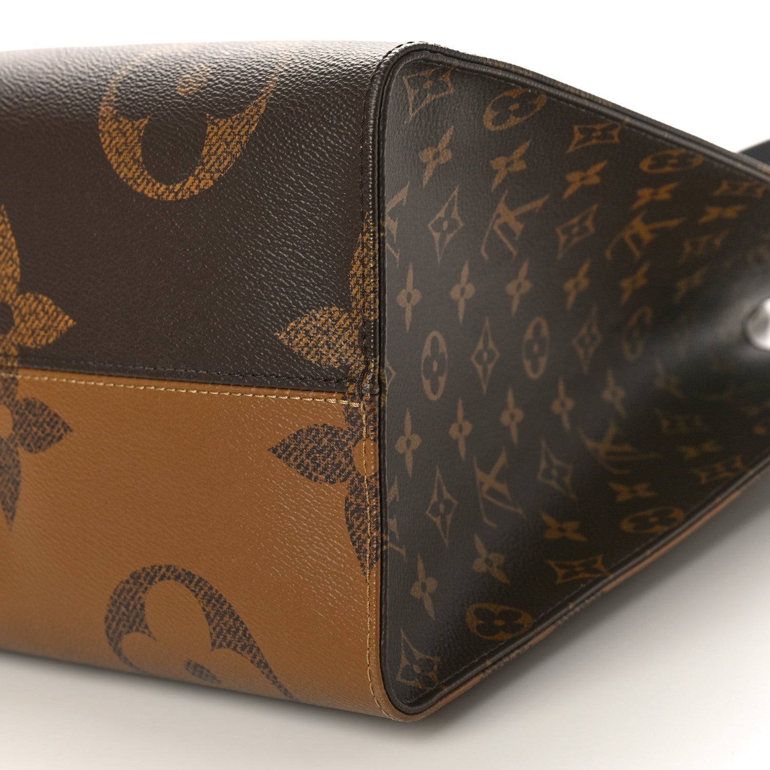 Louis Vuitton Reverse Monogram Giant Onthego GM 9 of 9