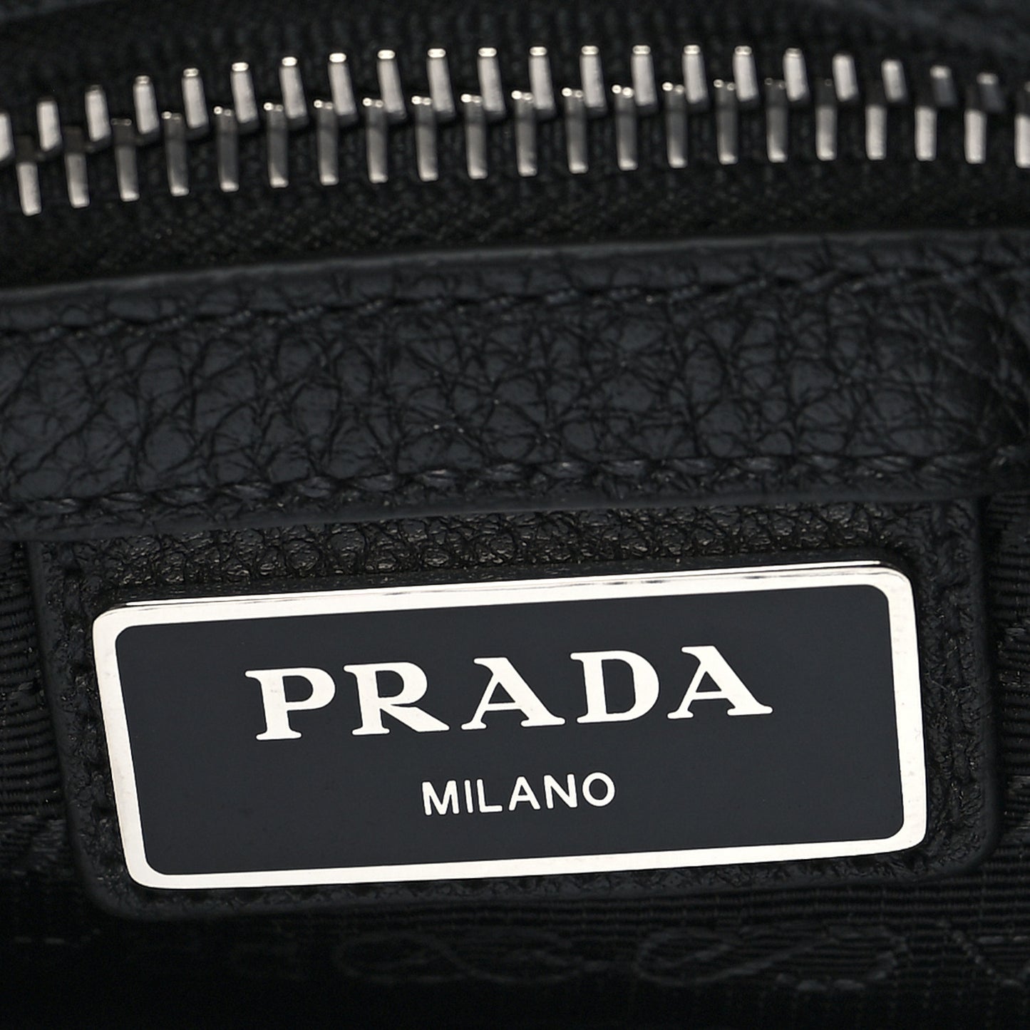 Vitello Daino Flat Messenger Bag Black