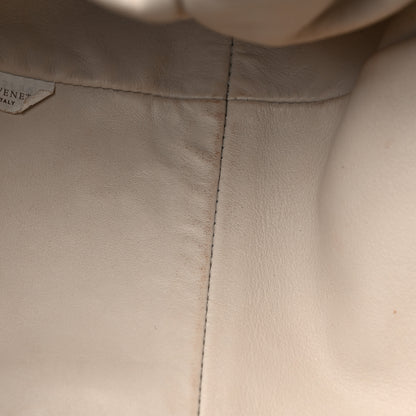 Bottega Veneta Smooth Butter Calf The Pouch Oversized Clutch Plaster 11 of 15