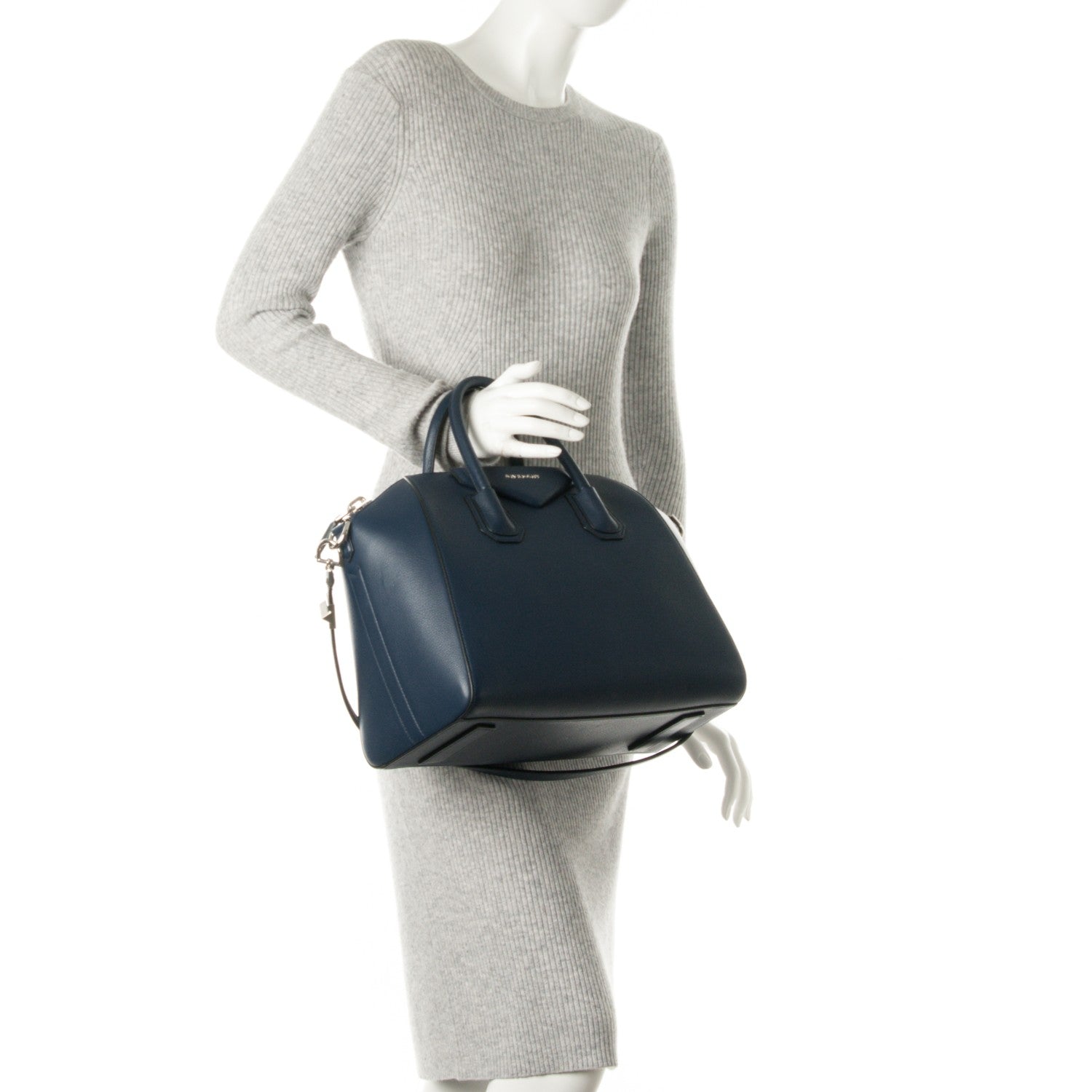 Givenchy Sugar Goatskin Medium Antigona Night Blue 4 of 9