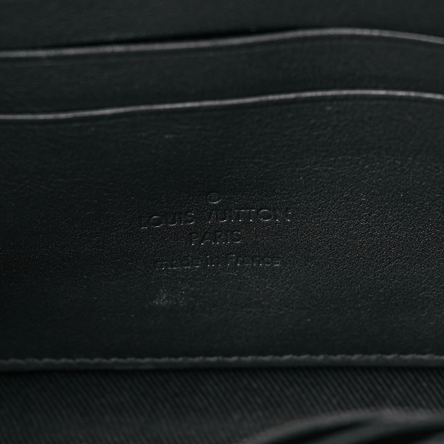 Taurillon Alpha Wearable Wallet Black