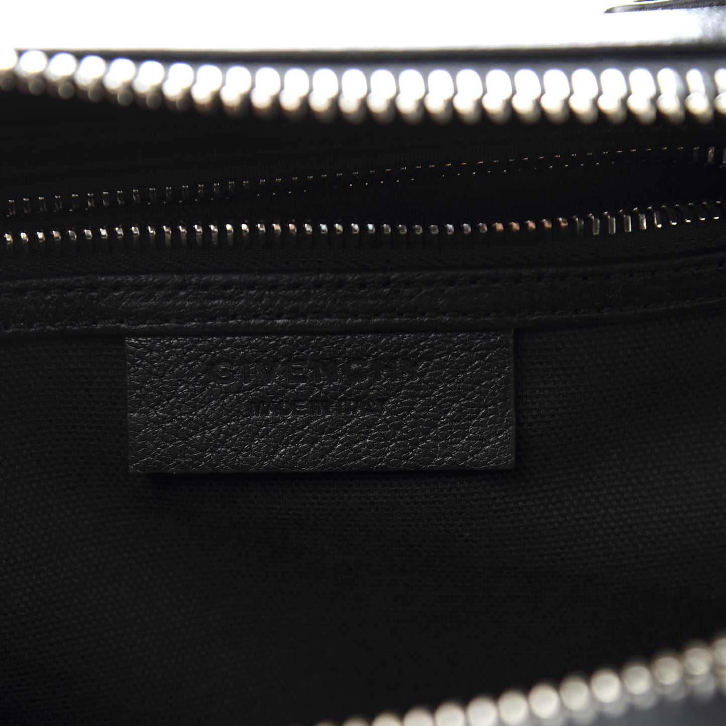 Sugar Goatskin Medium Antigona Black