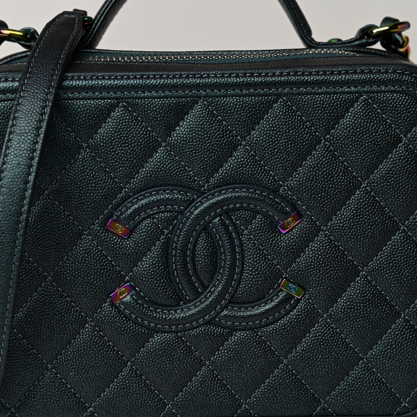 Iridescent Caviar Quilted Medium CC Filigree Vanity Case Dark Turquoise