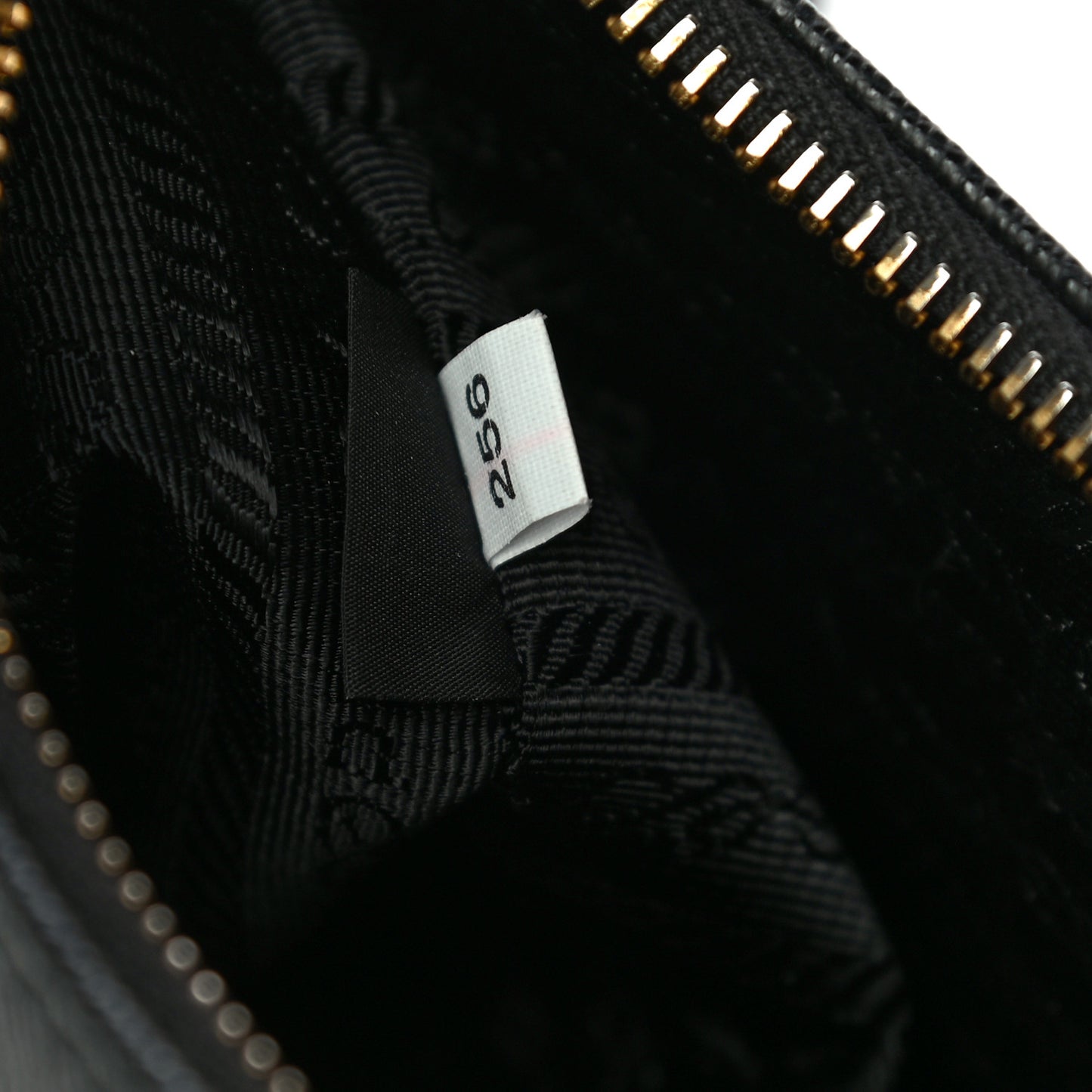 Saffiano Lux Re-Edition 2005 Shoulder Bag Black
