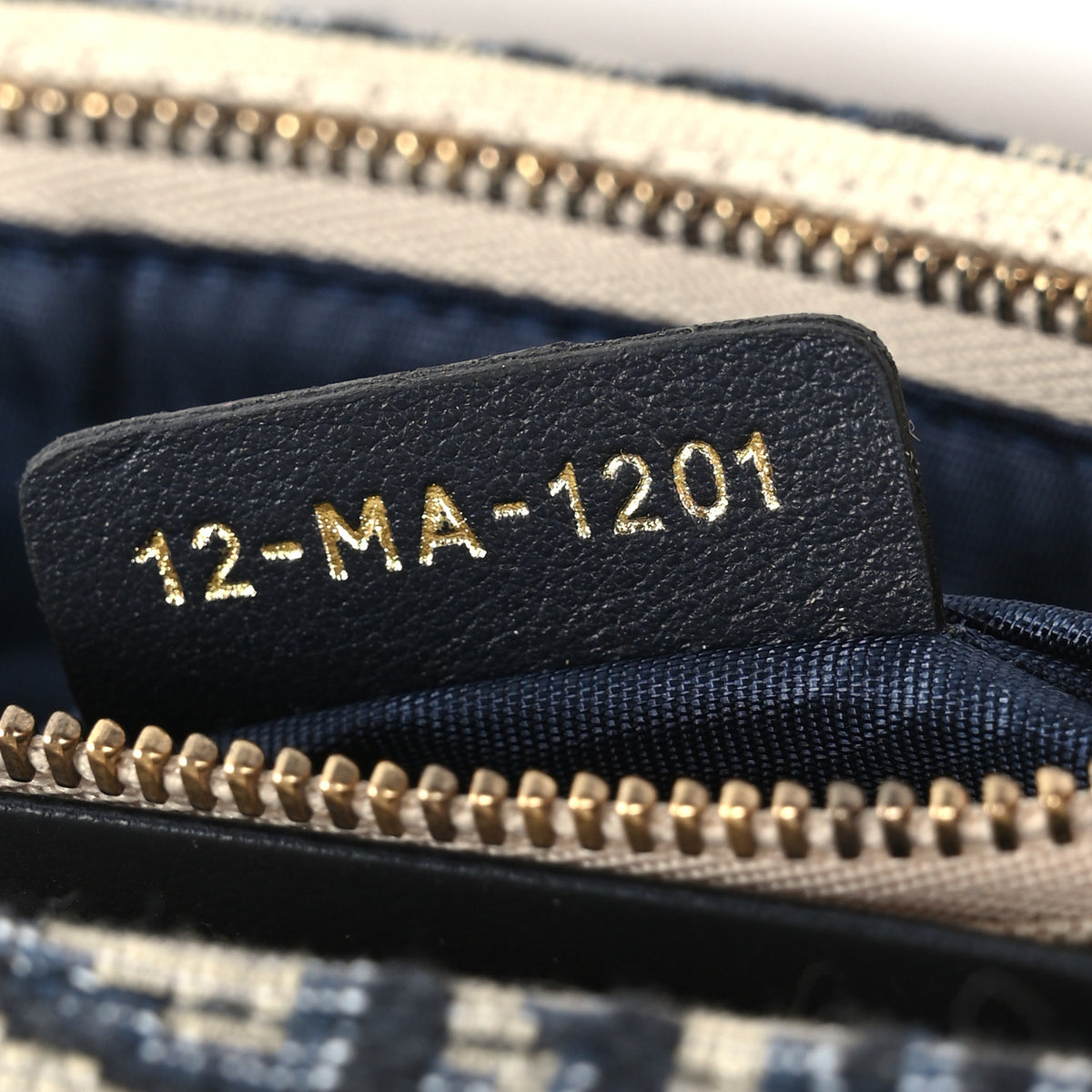 Oblique Saddle Chain Pouch Blue