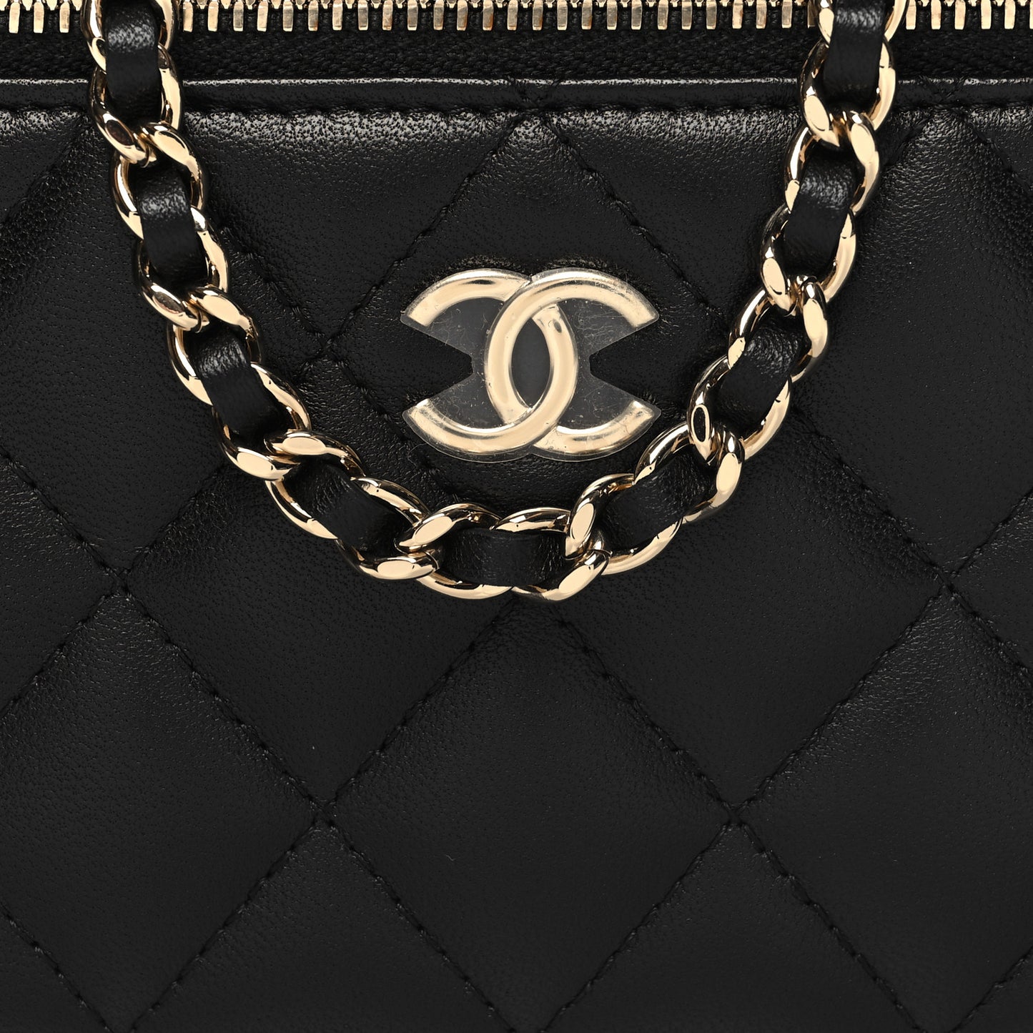 Lambskin Quilted Small Top Handle Vanity Case With Chain Black