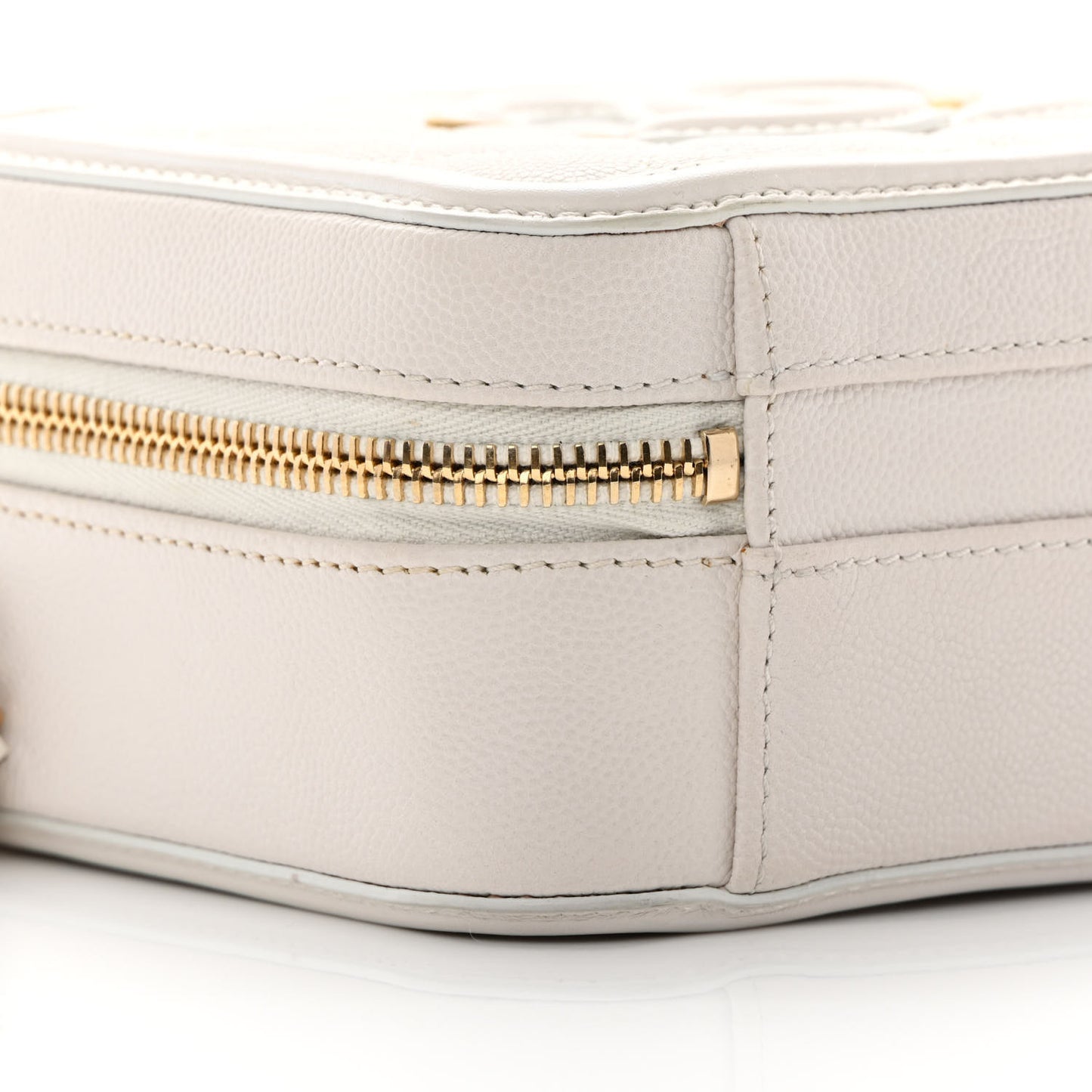 Caviar Quilted Small CC Filigree Vanity Case White