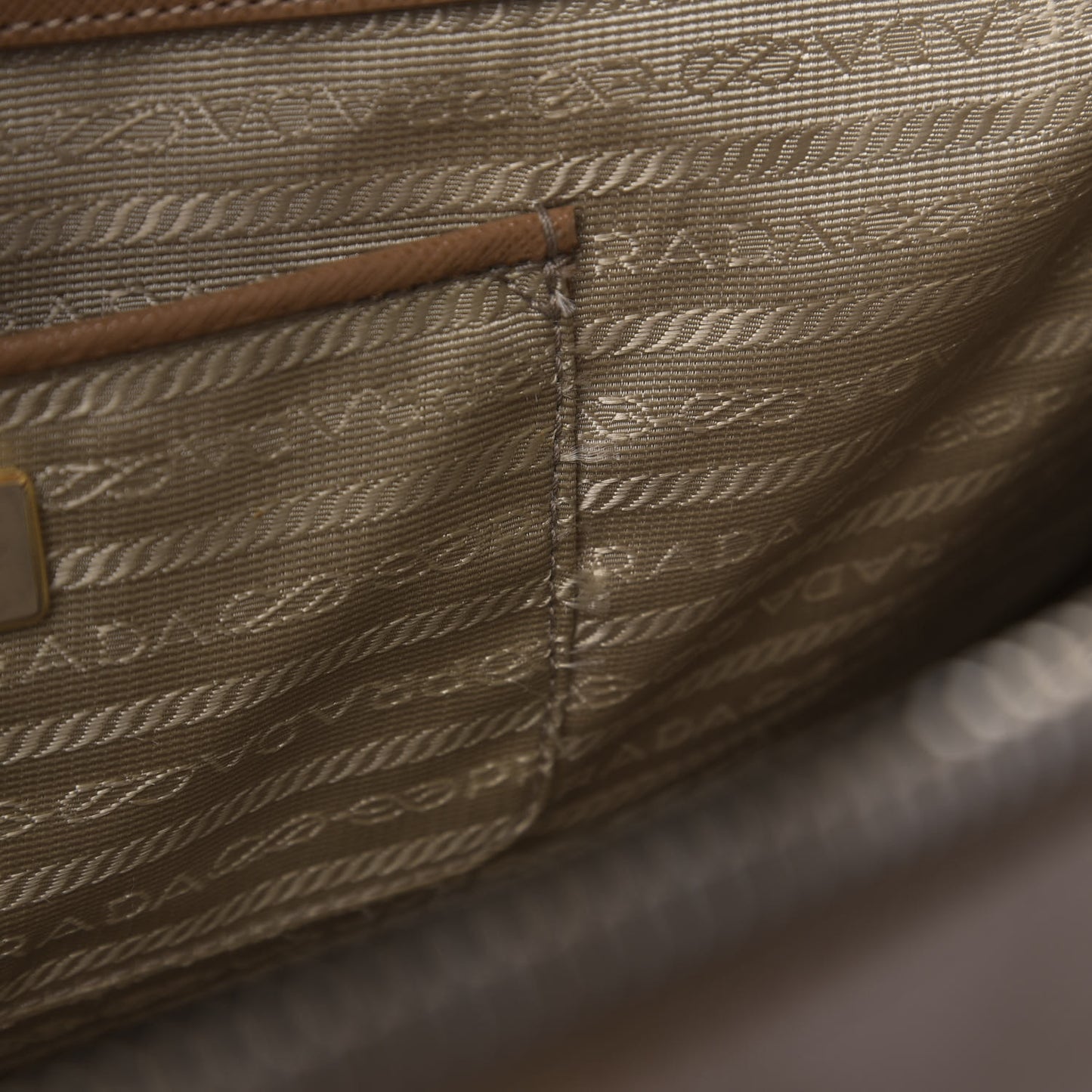 Saffiano Medium Galleria Double Zip Tote Caramel