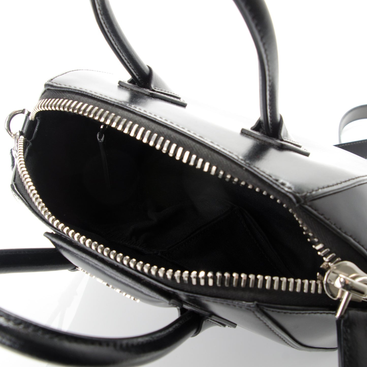 Shiny Lord Calfskin Mini Antigona Black