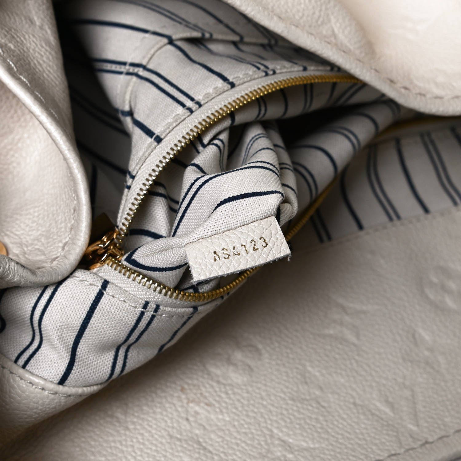 Louis Vuitton Empreinte Artsy MM Neige 8 of 17