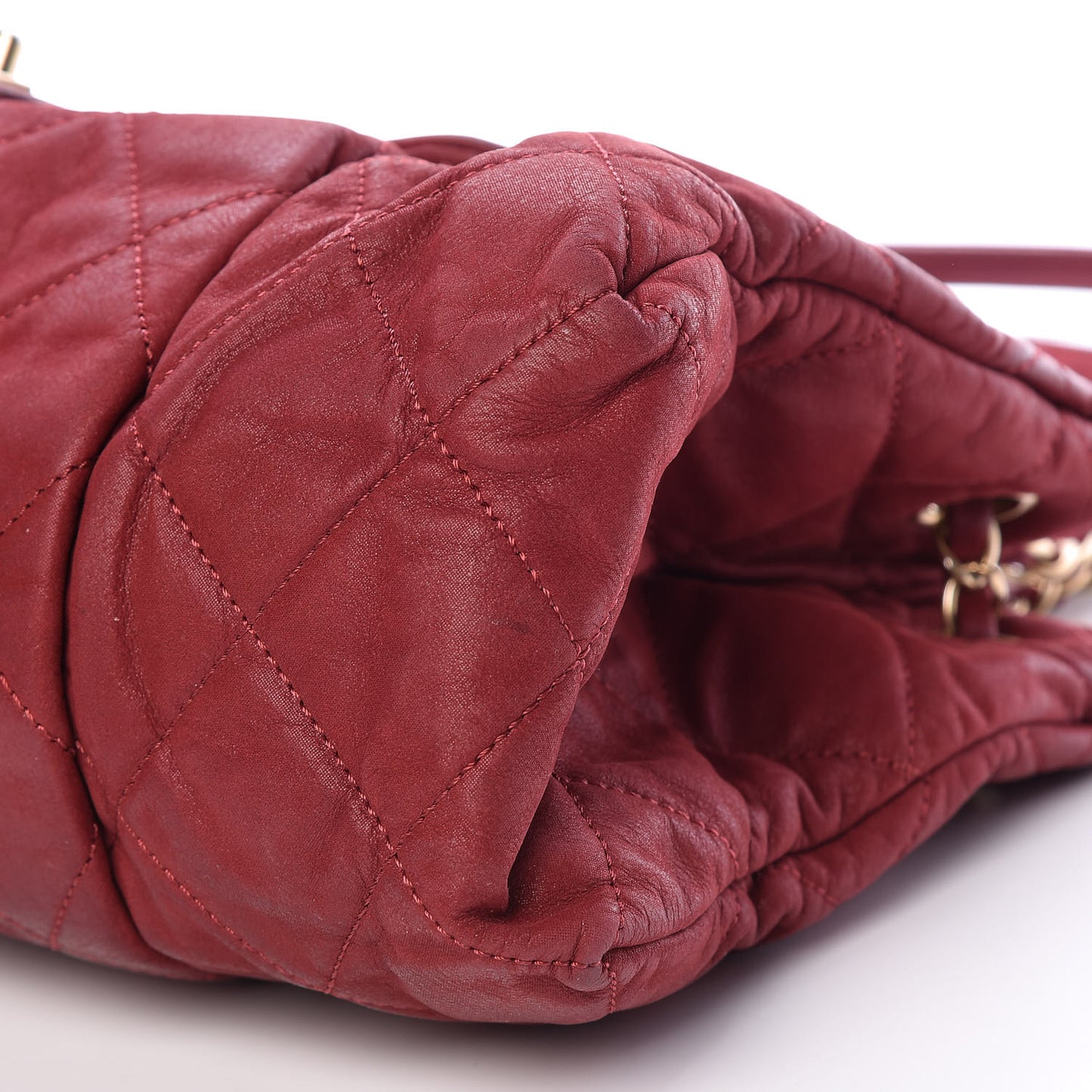Iridescent Calfskin Large Chic Quilt Flap Red