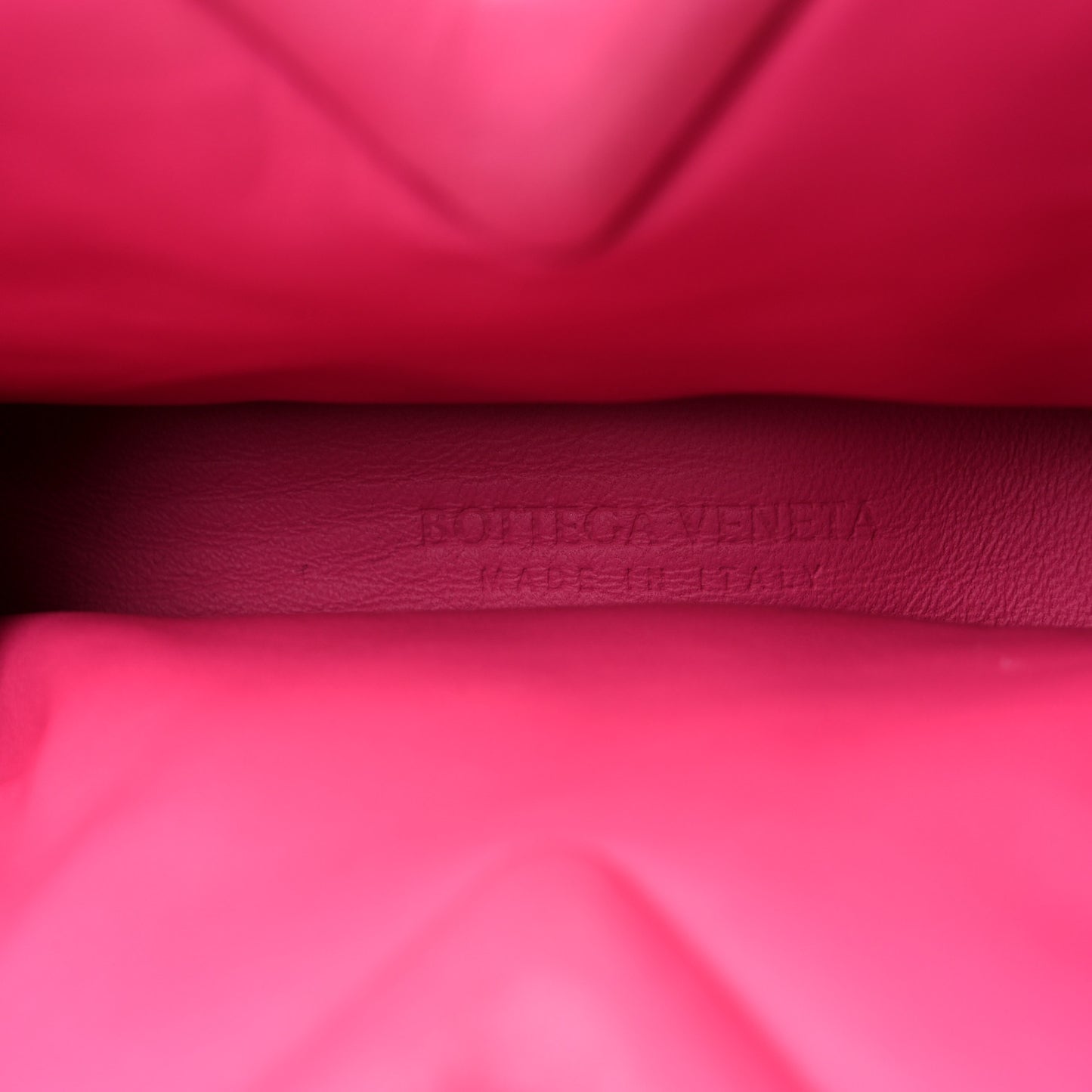 Boucle Curly Raffia The Point Triangle Bag Pink