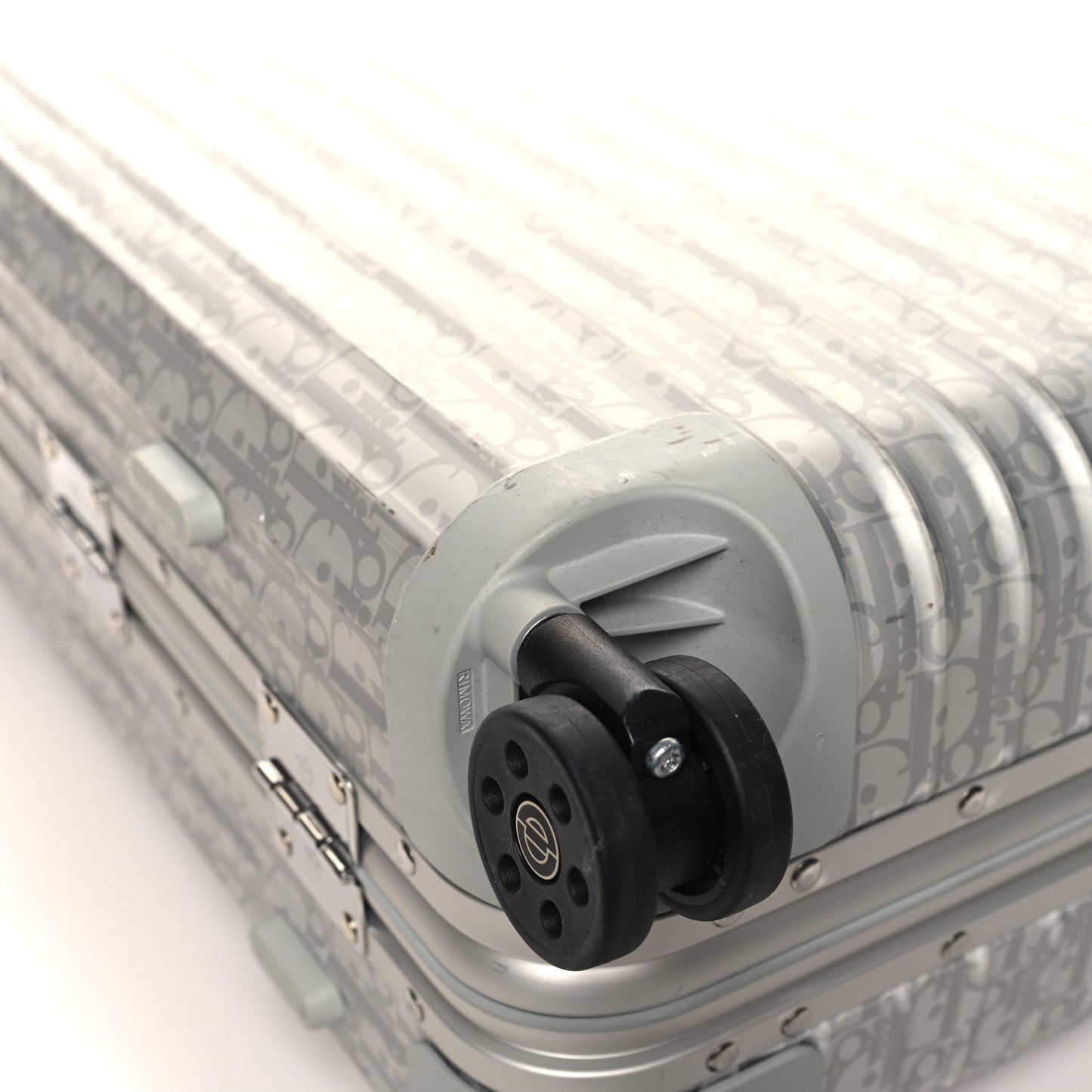 X RIMOWA Aluminum Gradient Cabin Luggage Silver