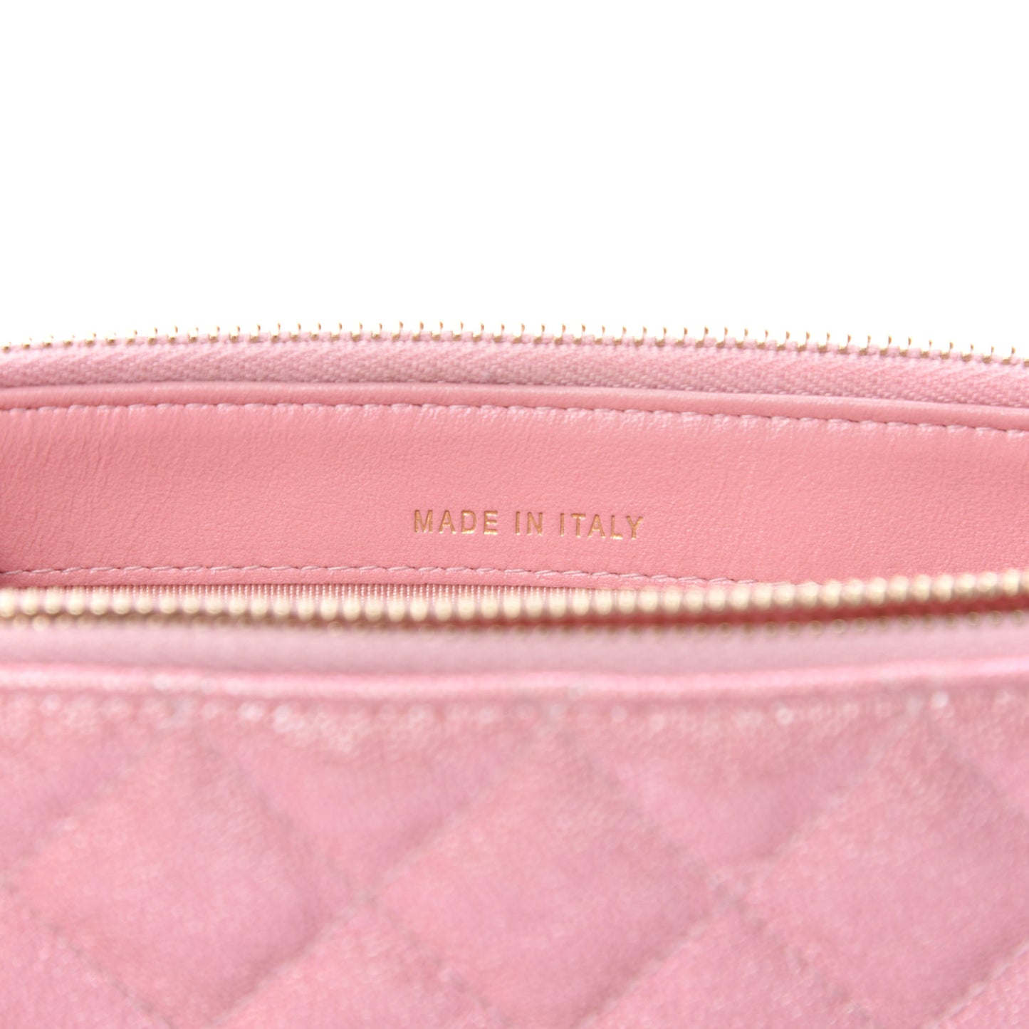 Iridescent Caviar Quilted Small Clutch With Chain Pink