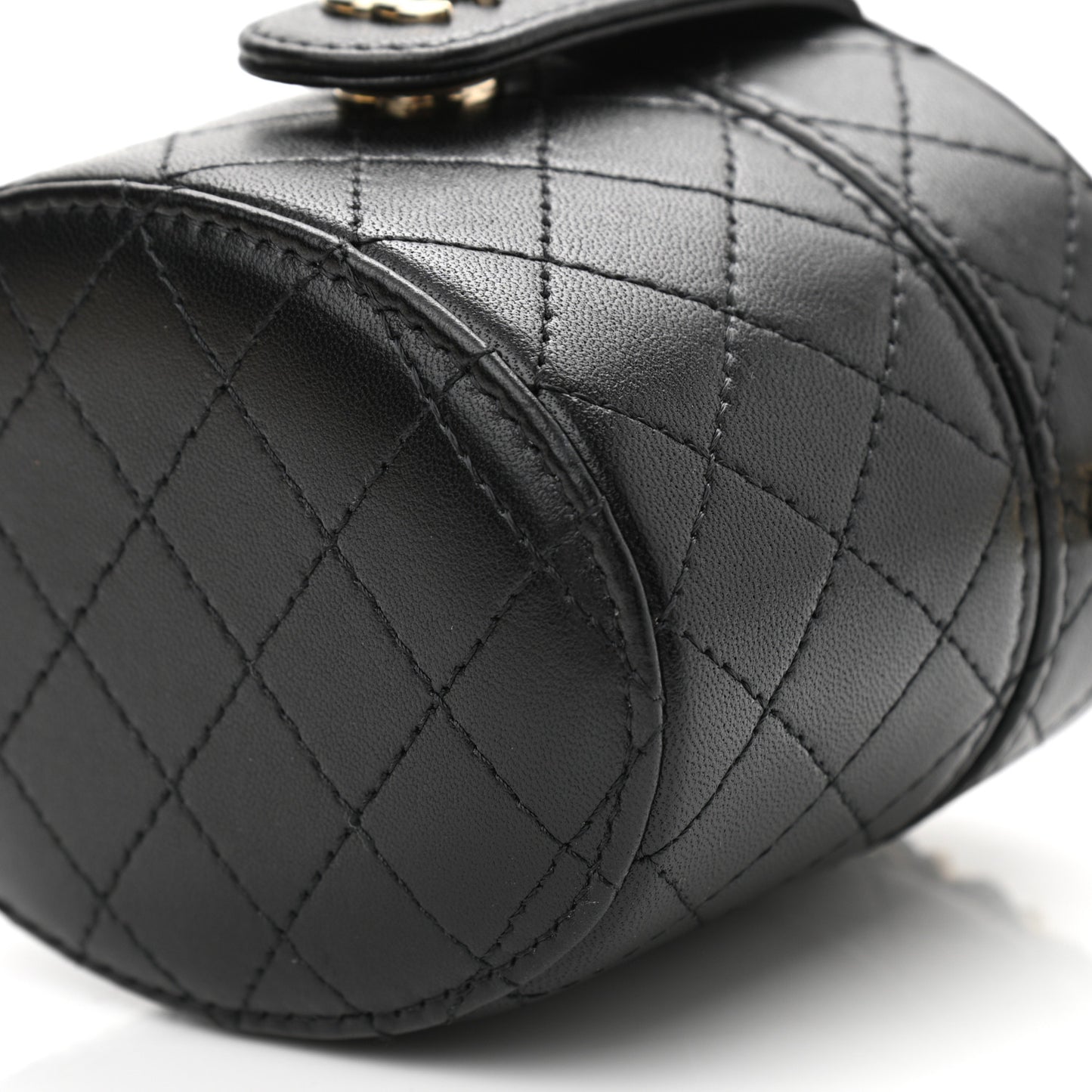 Lambskin Quilted Mini Round Vanity Case With Chain Black