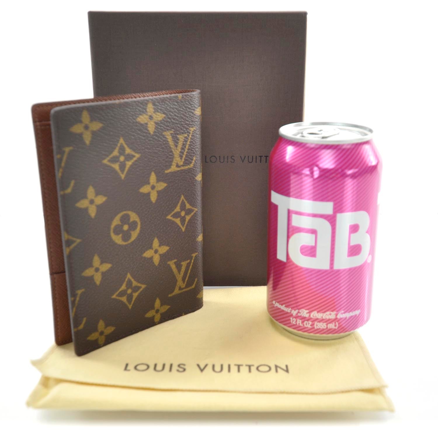 Louis Vuitton Monogram Passport Cover 2 of 7