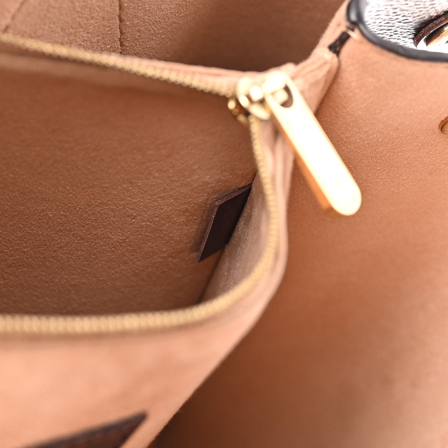 Louis Vuitton Damier Ebene Kensington 7 of 15