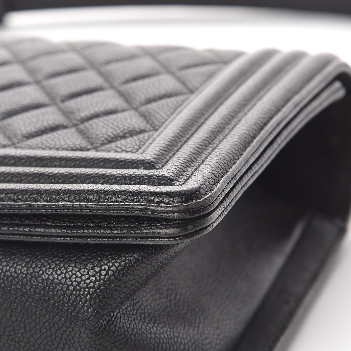 Caviar Quilted Medium Boy Flap Black