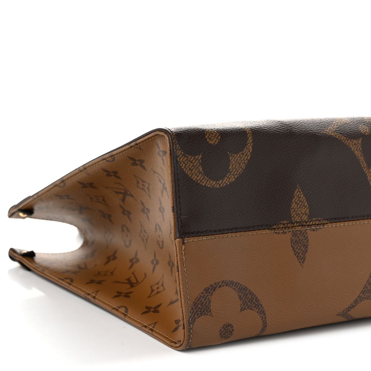 Reverse Monogram Giant Onthego MM