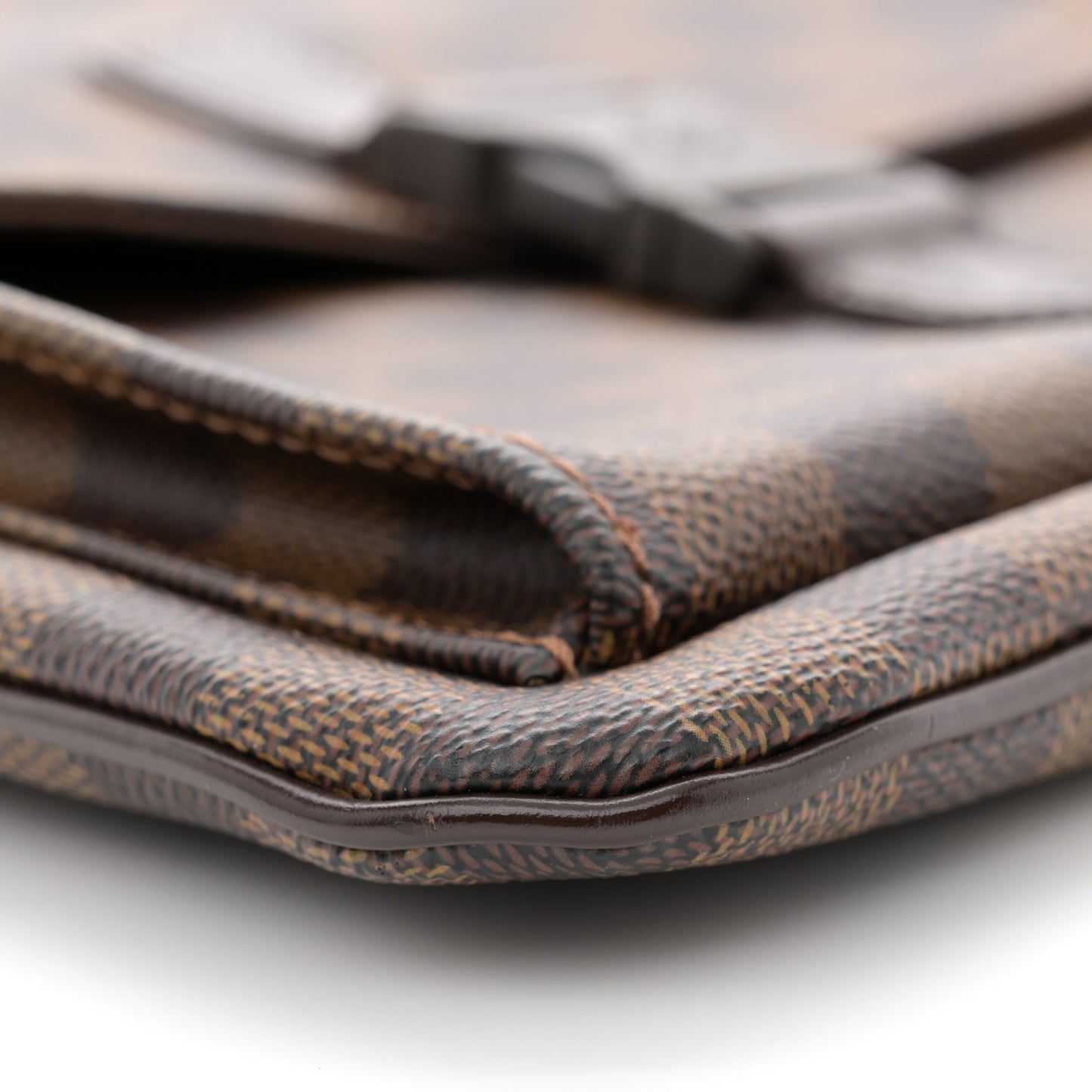 Damier Ebene Pochette Melville