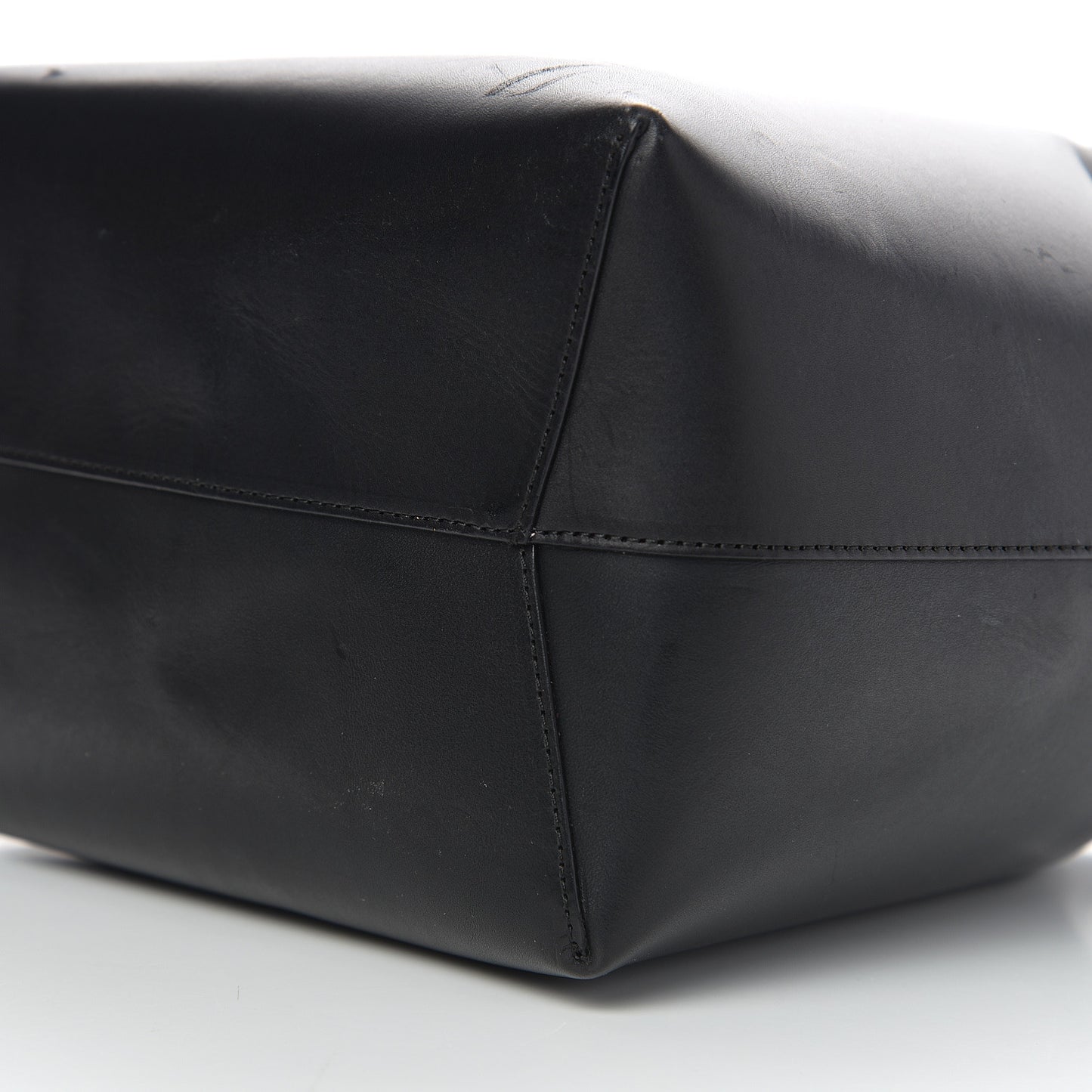 Vegetable Tanned Calfskin Bucket Bag Black Flamma