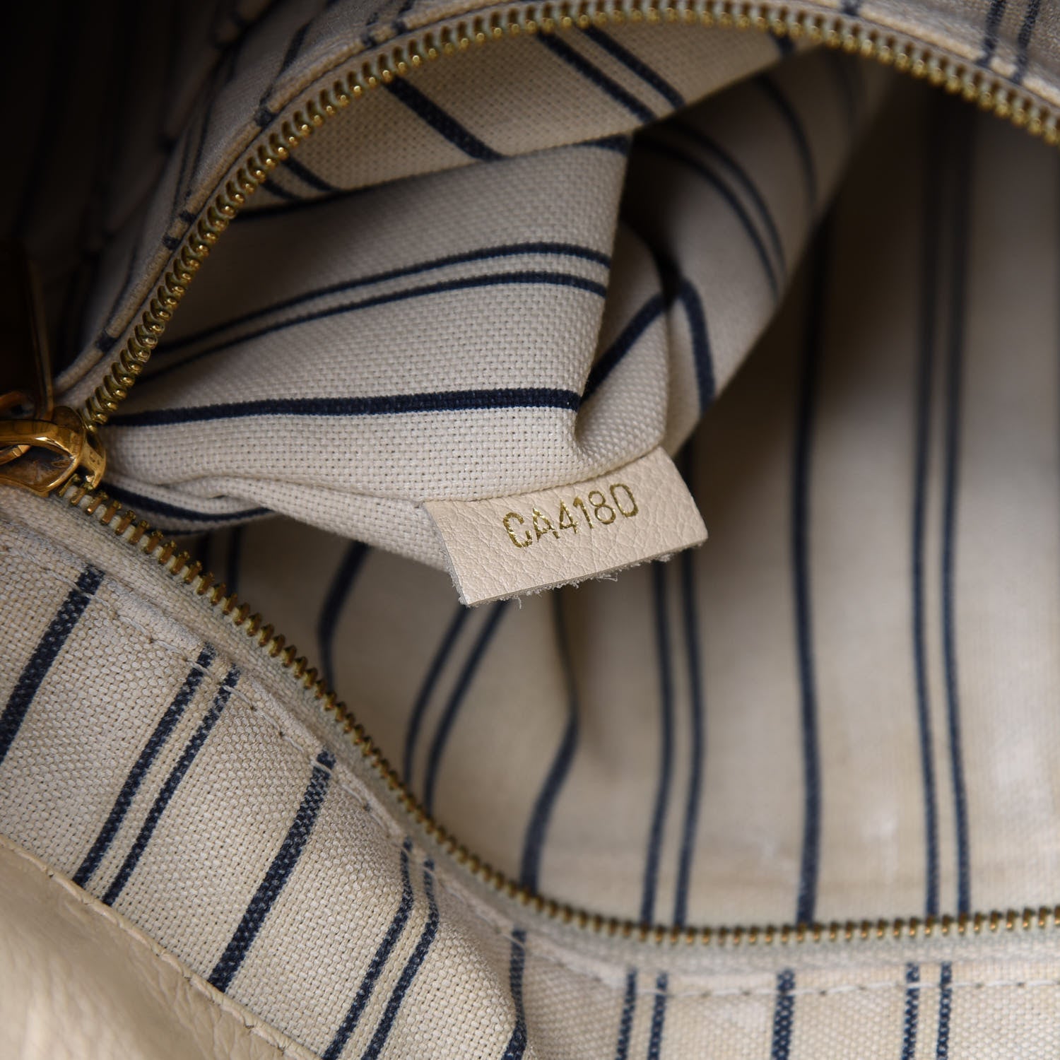 Louis Vuitton Empreinte Artsy MM Neige 7 of 12