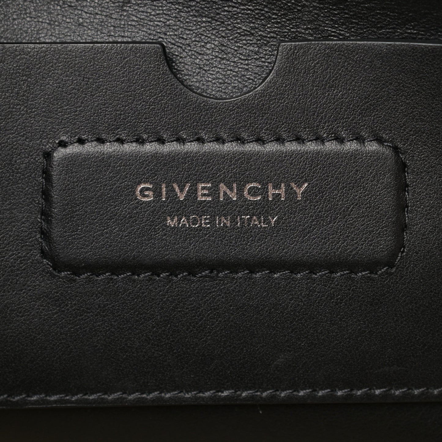 Smooth Calfskin Medium Soft Antigona Black