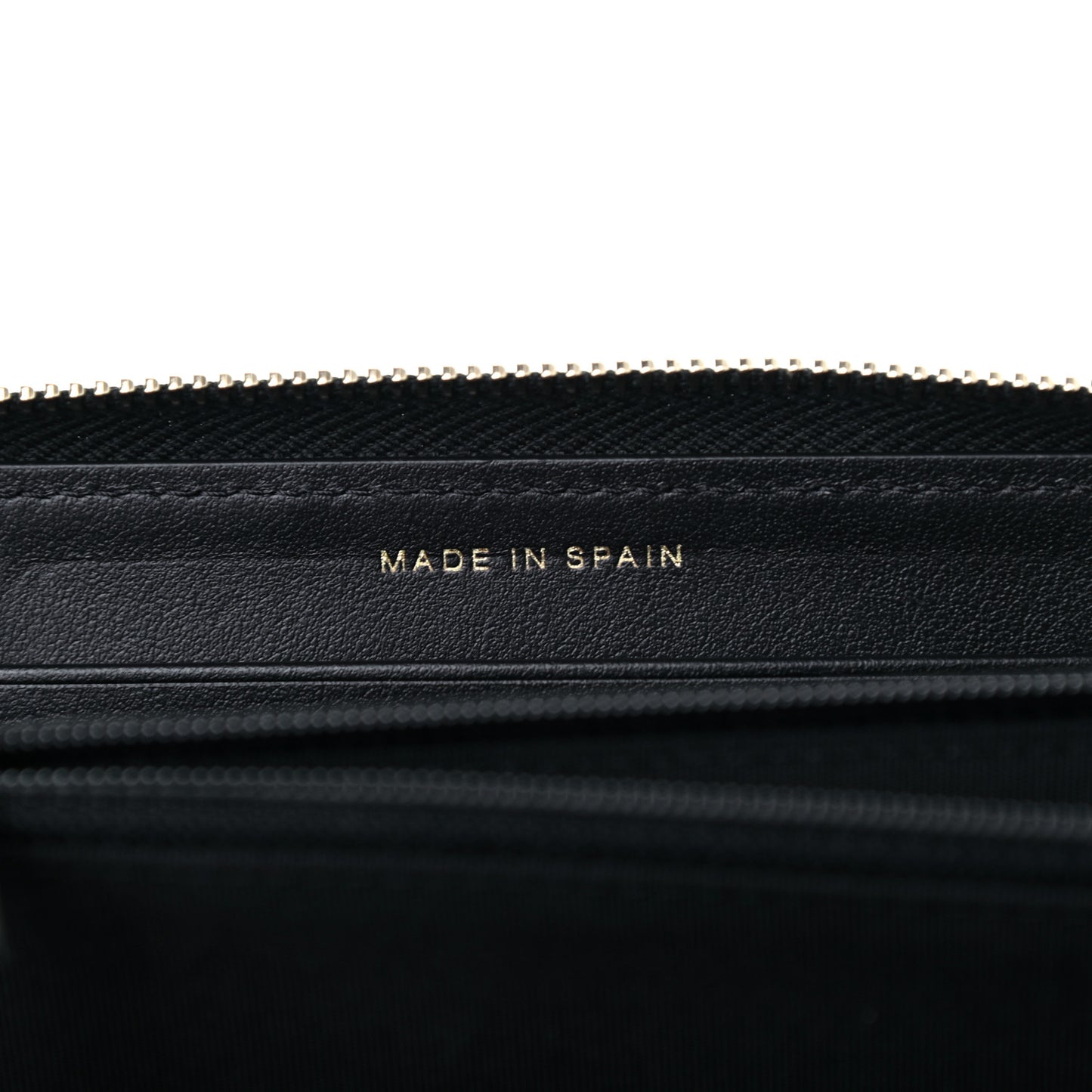 Caviar Quilted Medium Filigree Zip Around Wallet Black