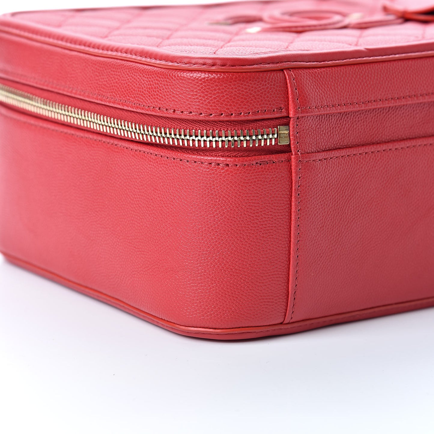 Caviar Quilted Large CC Filigree Vanity Case Red