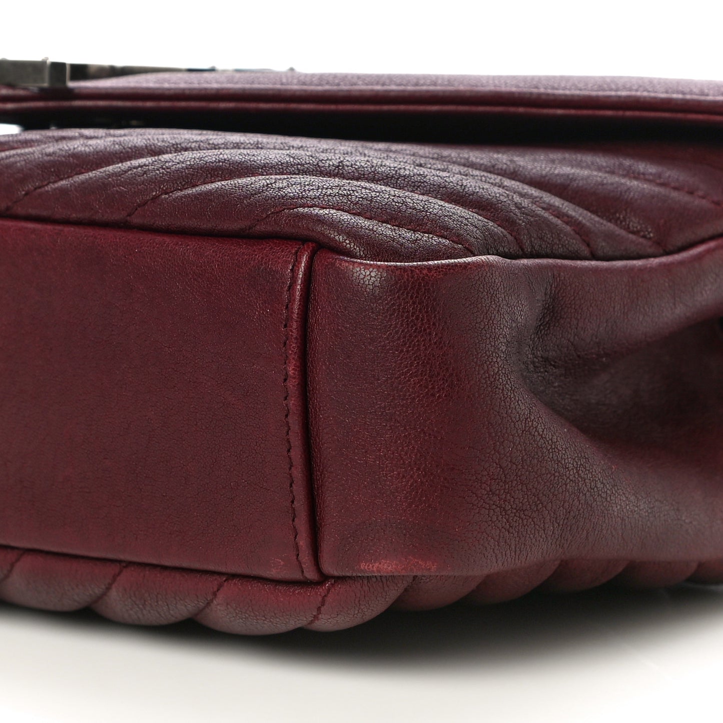 Sheepskin Matelasse Chevron Medium College Bag Rouge Legion