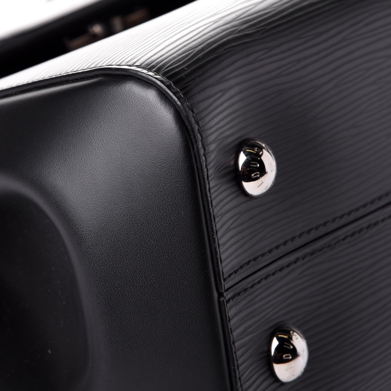 Louis Vuitton Epi Cluny MM Black 10 of 11
